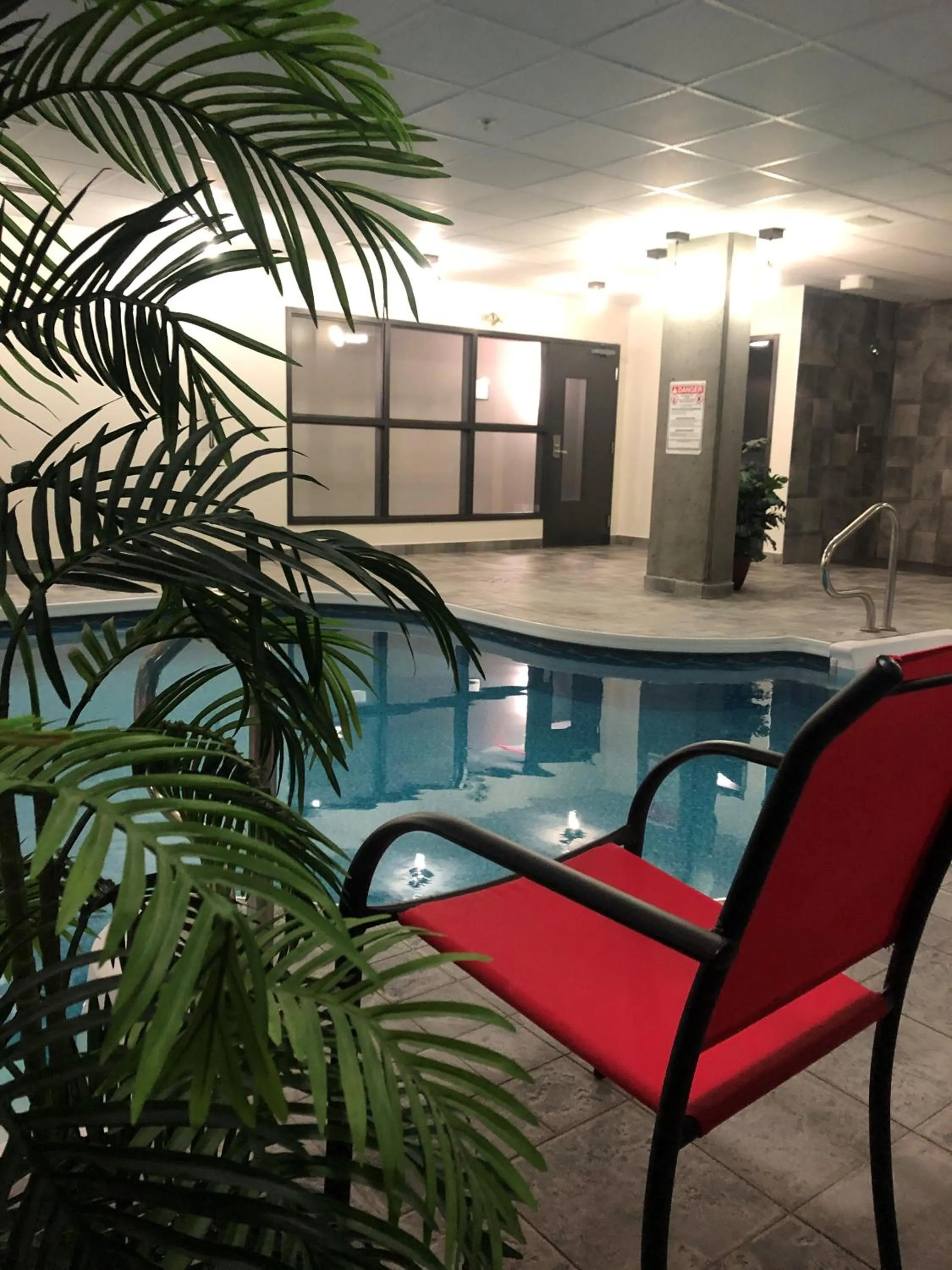 Swimming pool in Grand Times Hotel – Aeroport de Quebec
