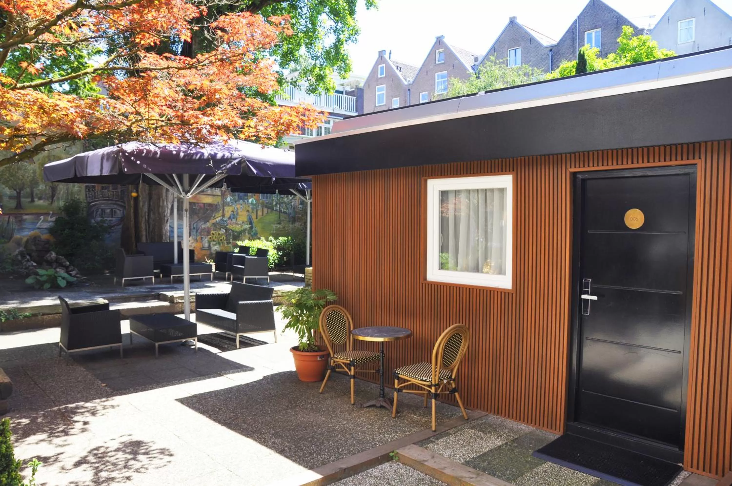 Garden in Huygens Place Amsterdam