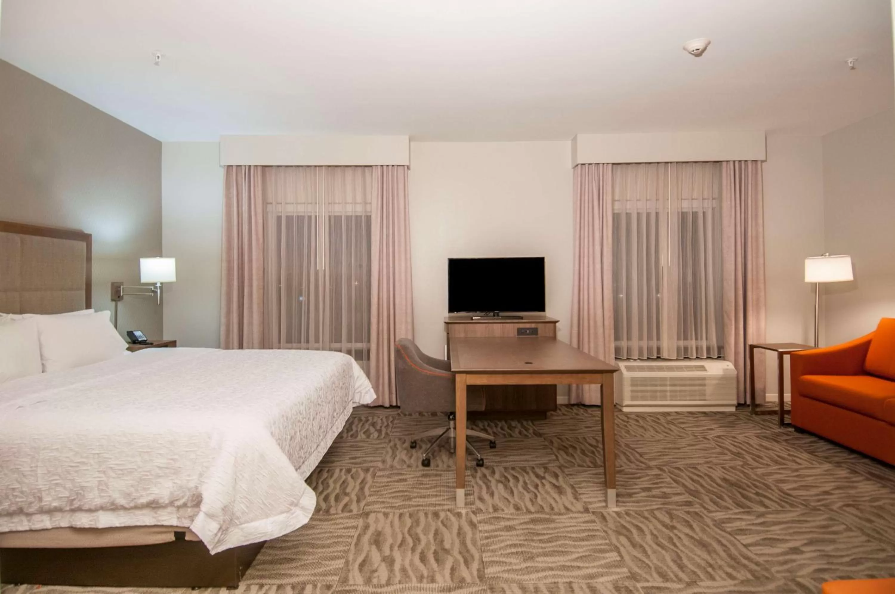 Bed in Hampton Inn Opelousas