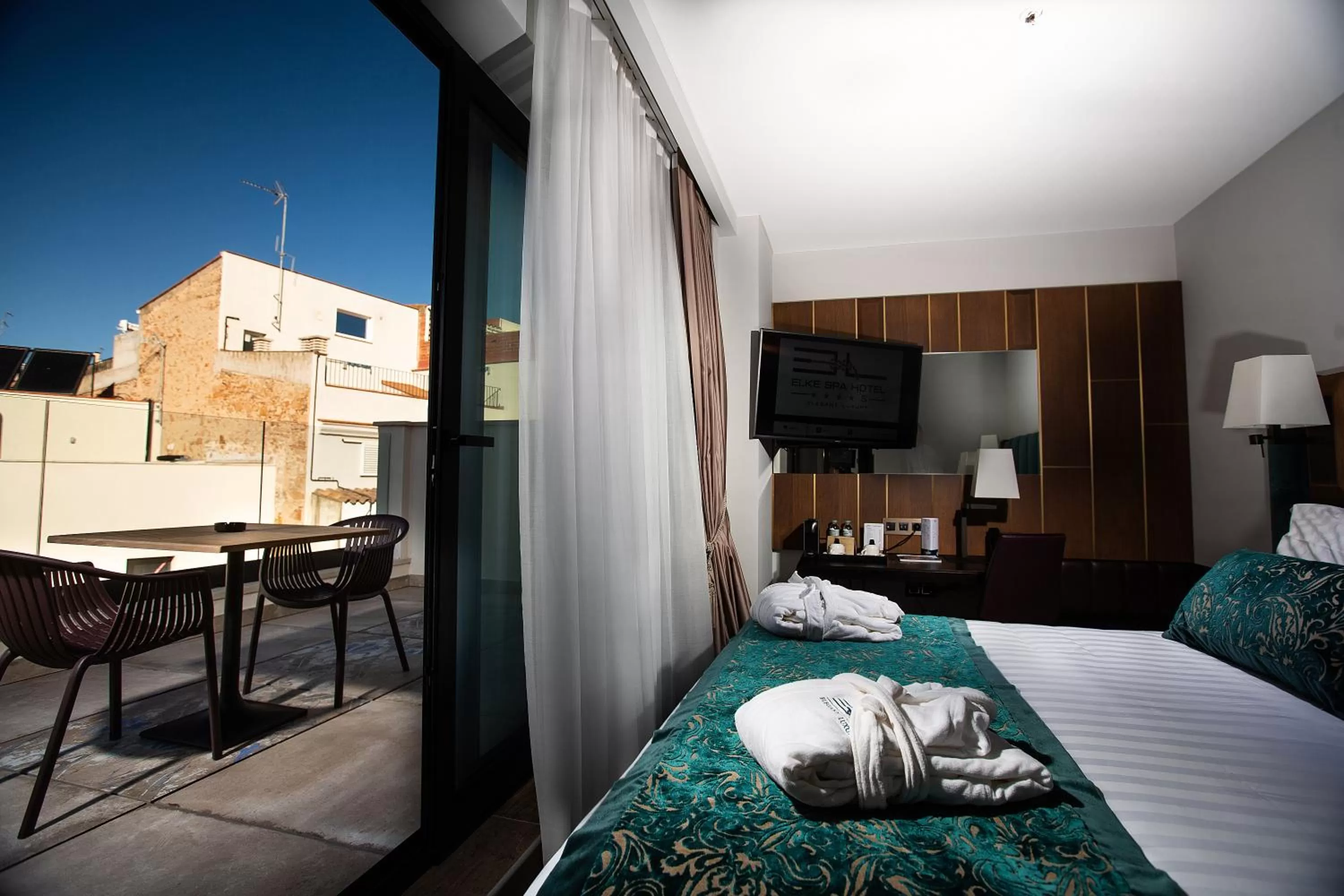 Balcony/Terrace, Bed in Boutique Hotel Élke Spa Superior