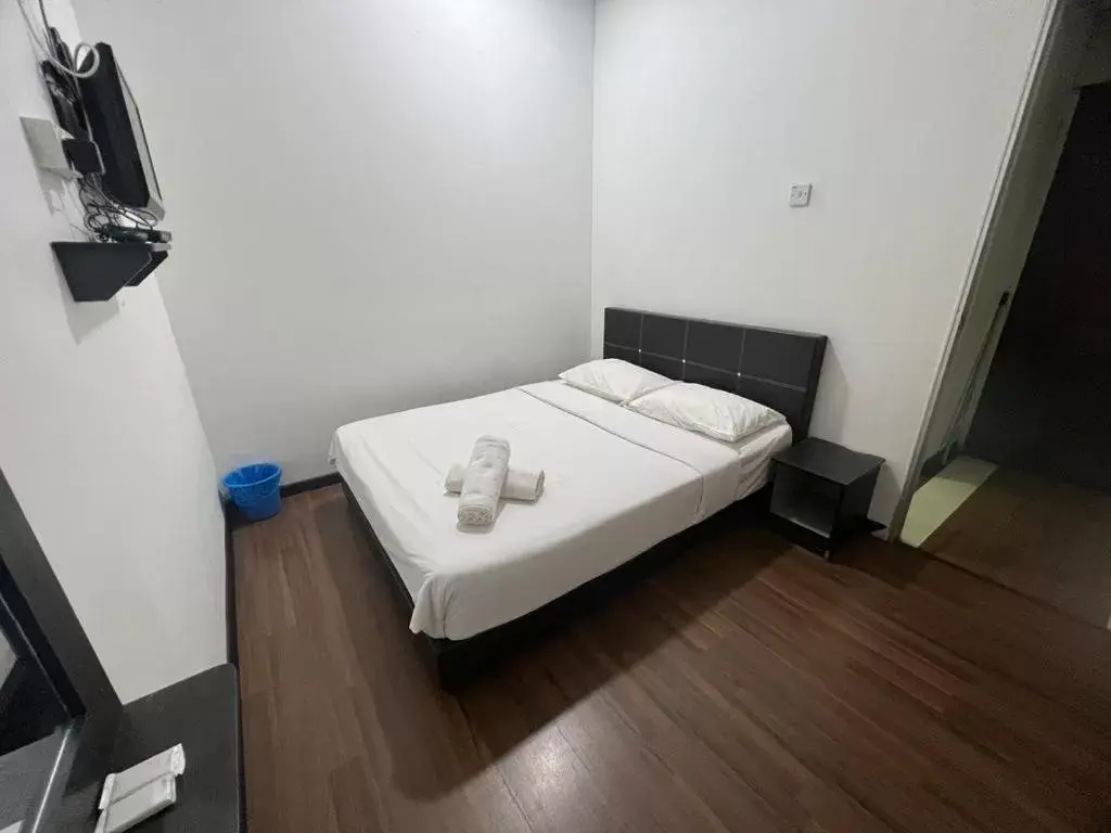 Double Room with Shared Bathroom in Hotel Rasa Sayang 2 Double Room with Shared Bathroom in Hotel Rasa Sayang 2