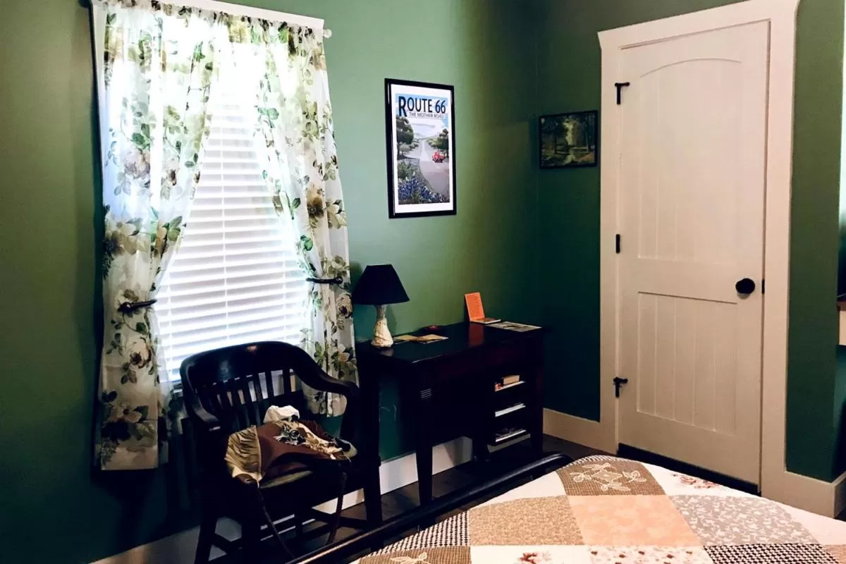 Seating Area in Rockwood Motor Court