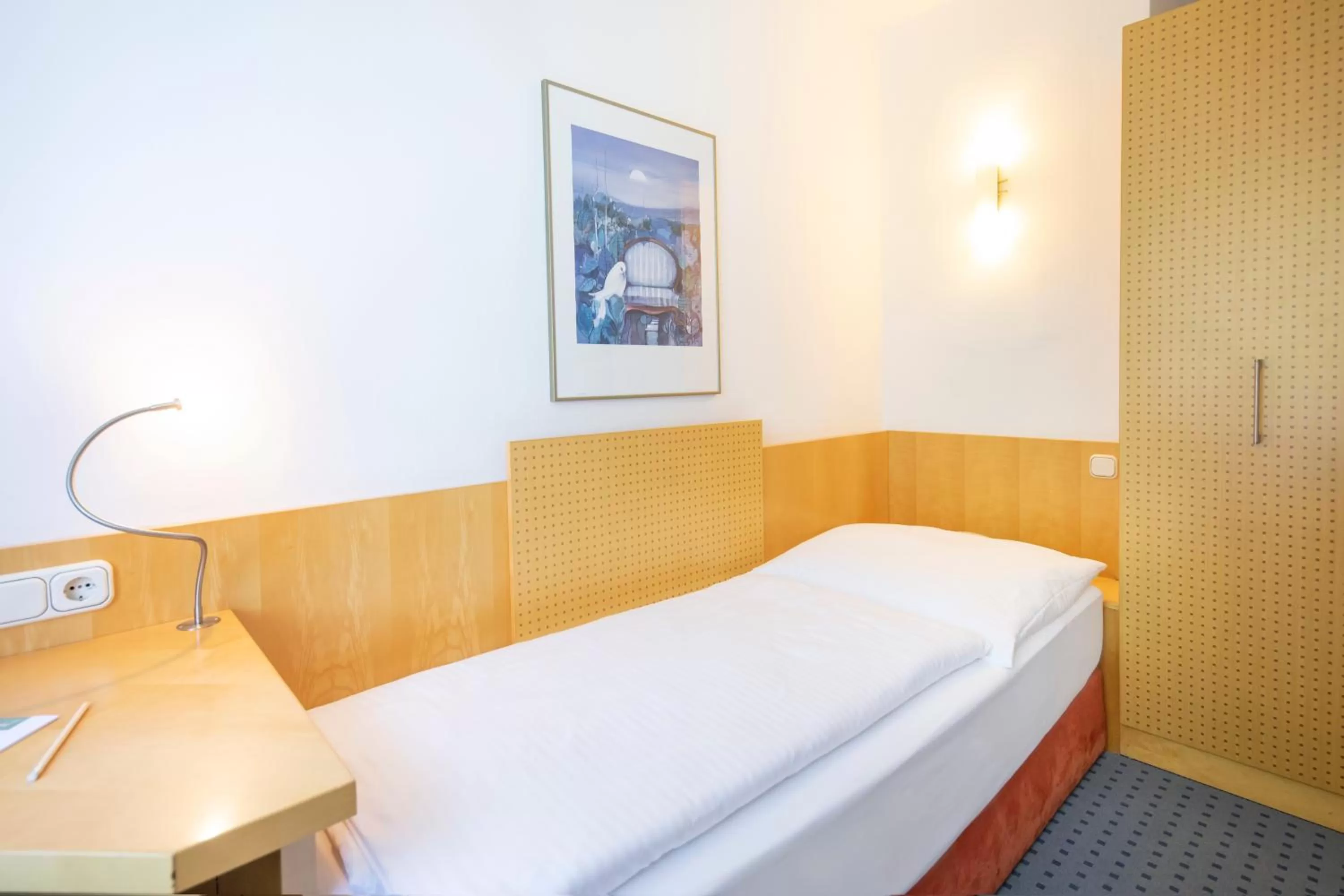 Photo of the whole room, Bed in ACHAT Hotel Suhl