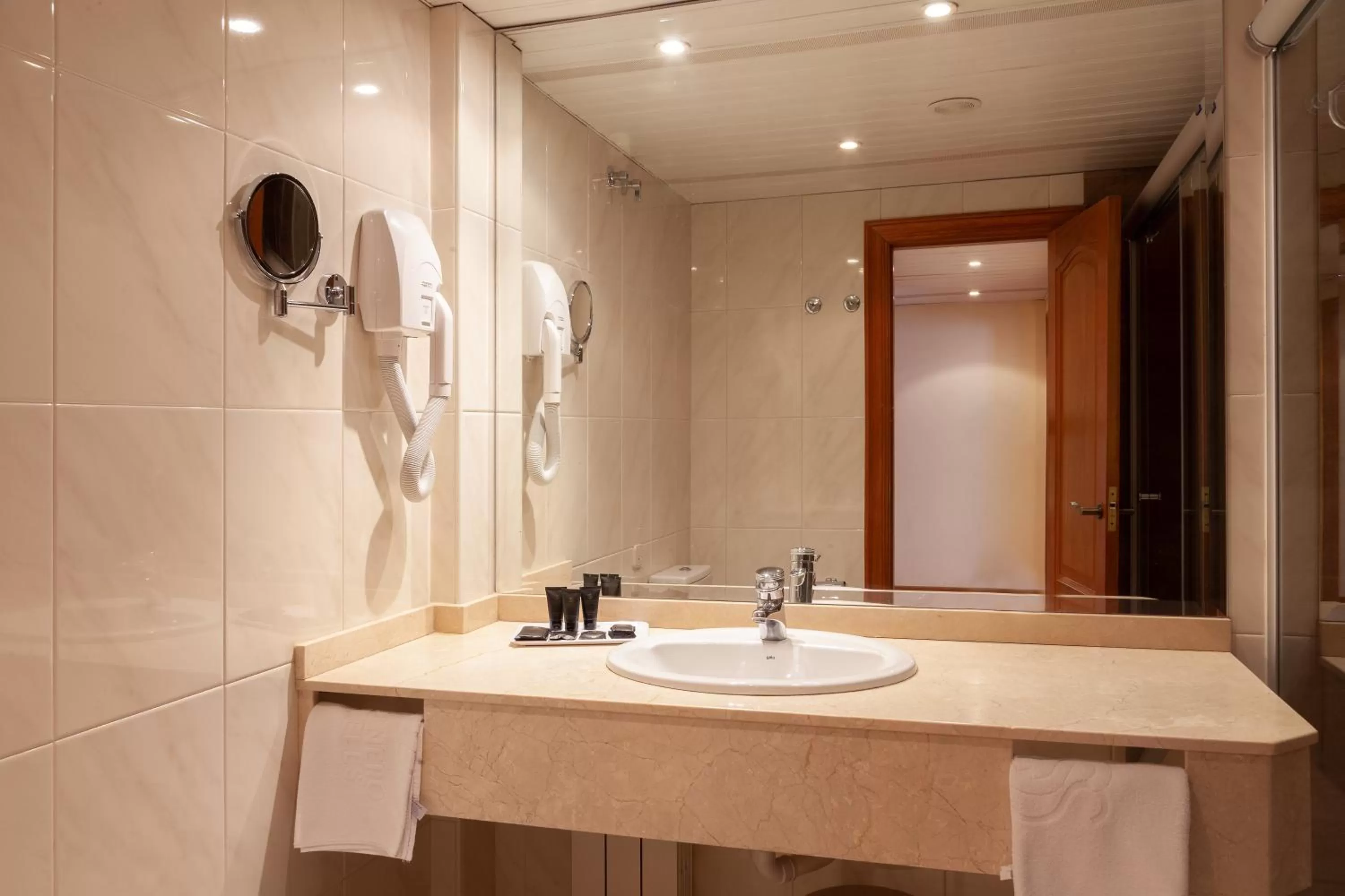 Bathroom in Hotel Hoyuela