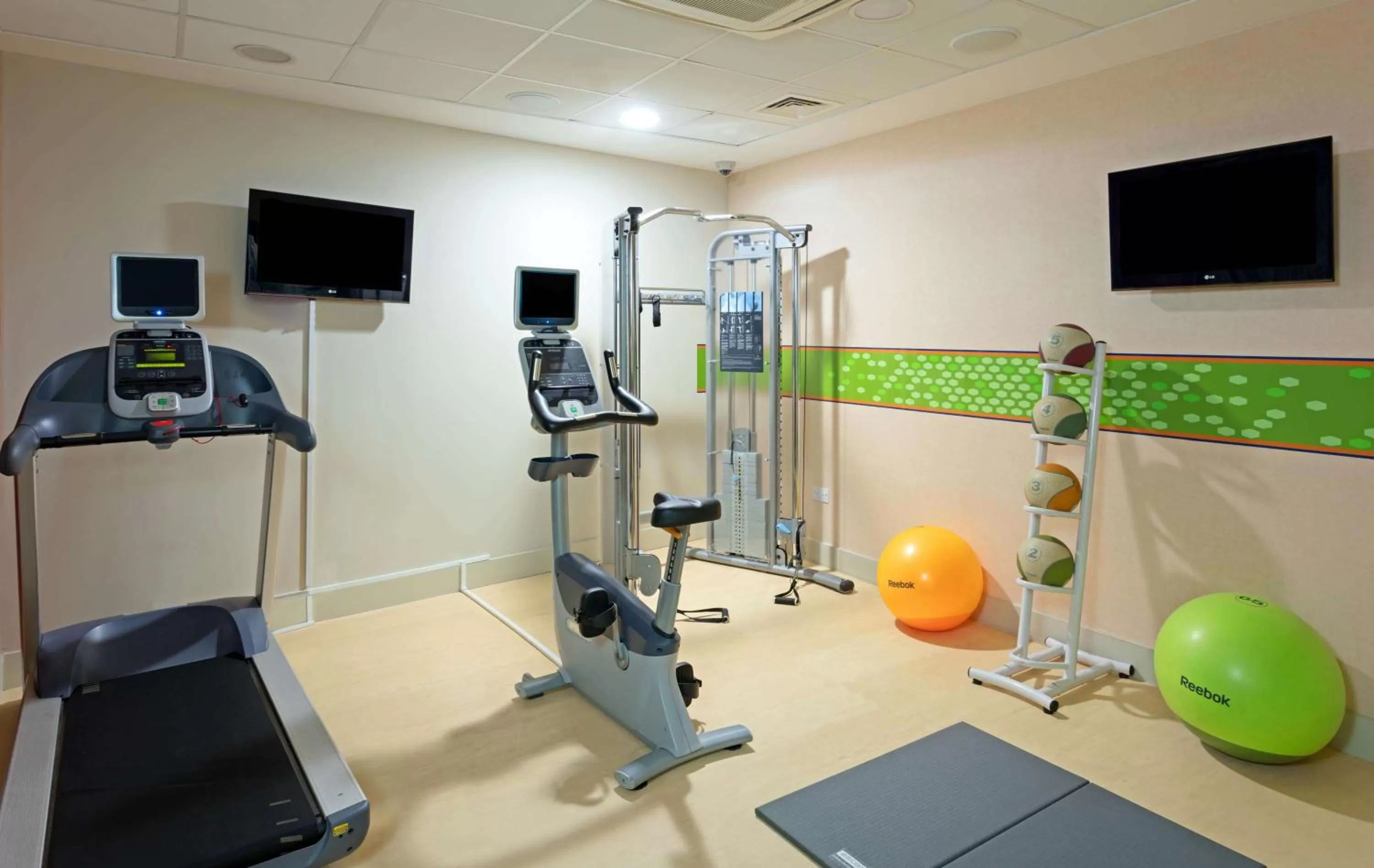 Fitness centre/facilities in Hampton by Hilton London Croydon