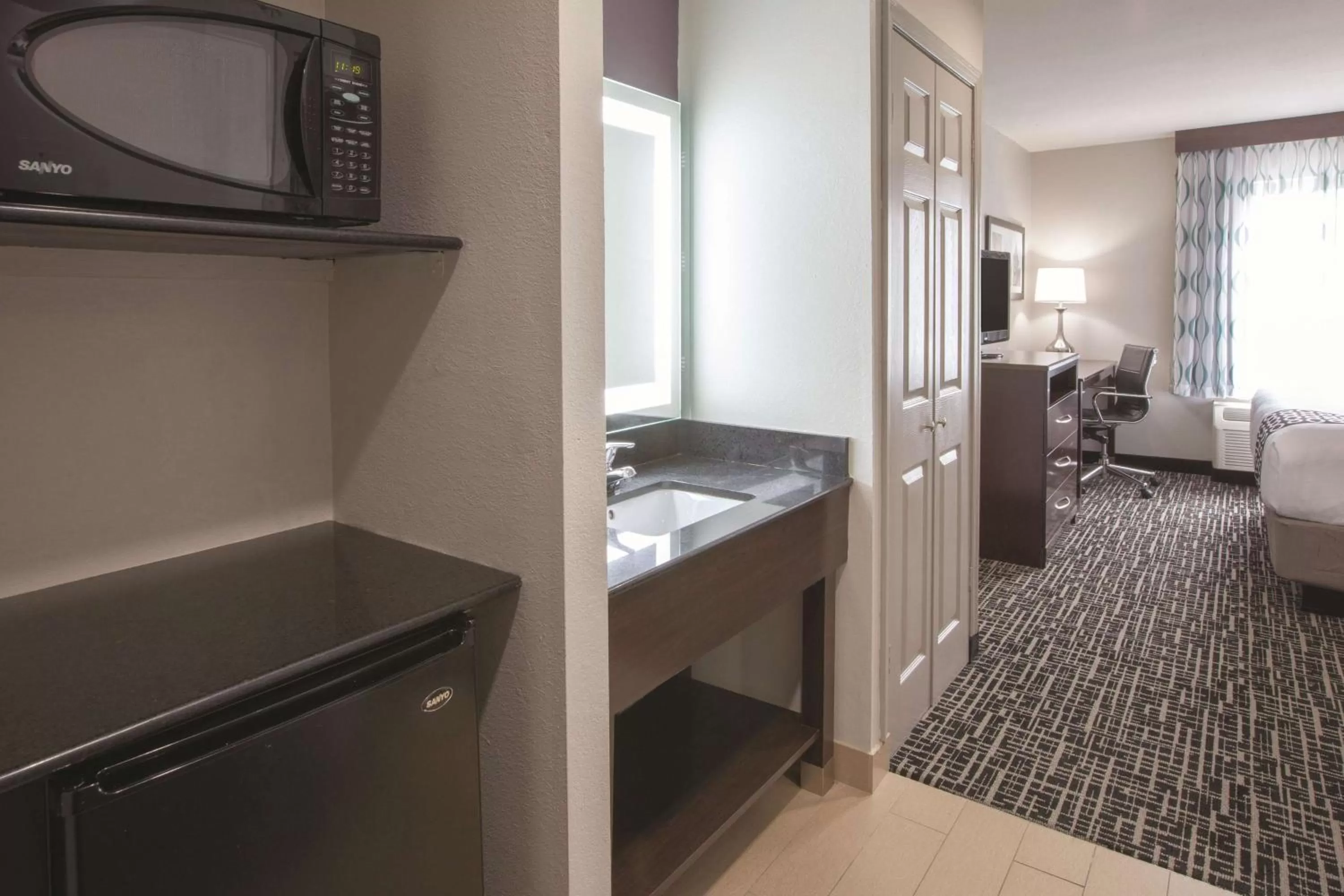 Photo of the whole room in La Quinta by Wyndham New Cumberland - Harrisburg