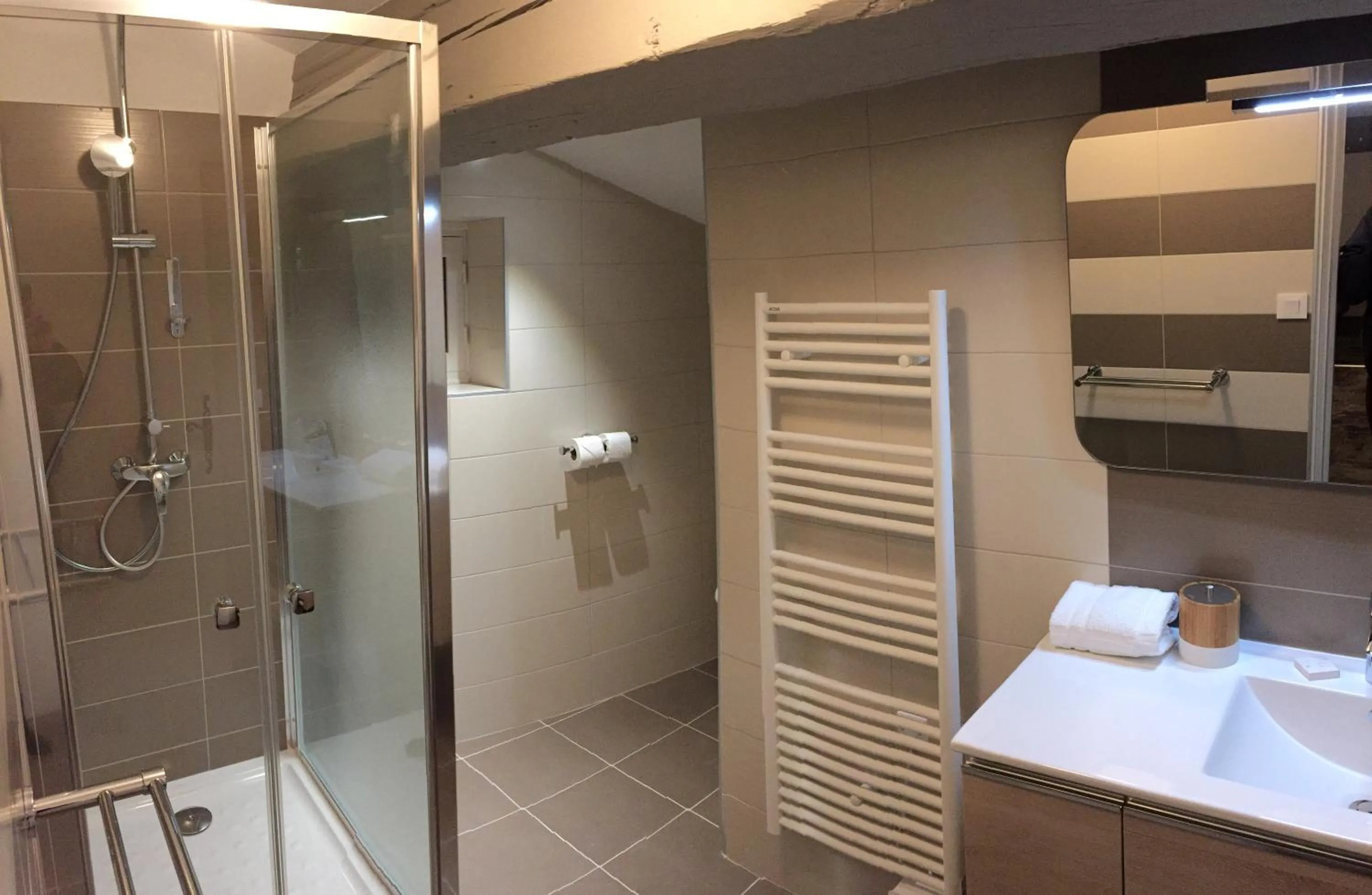 Photo of the whole room in Hotel Du Pont Vieux