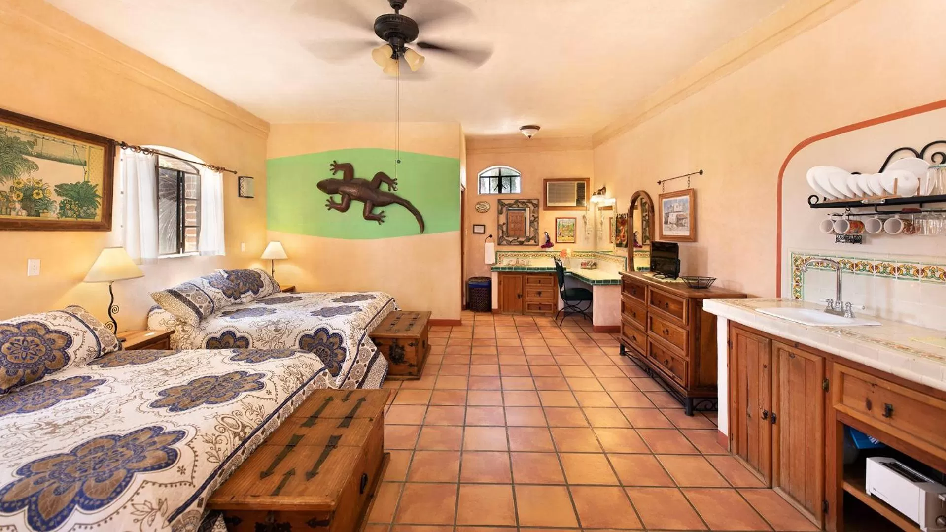 Photo of the whole room, Bed in Posada del Molino