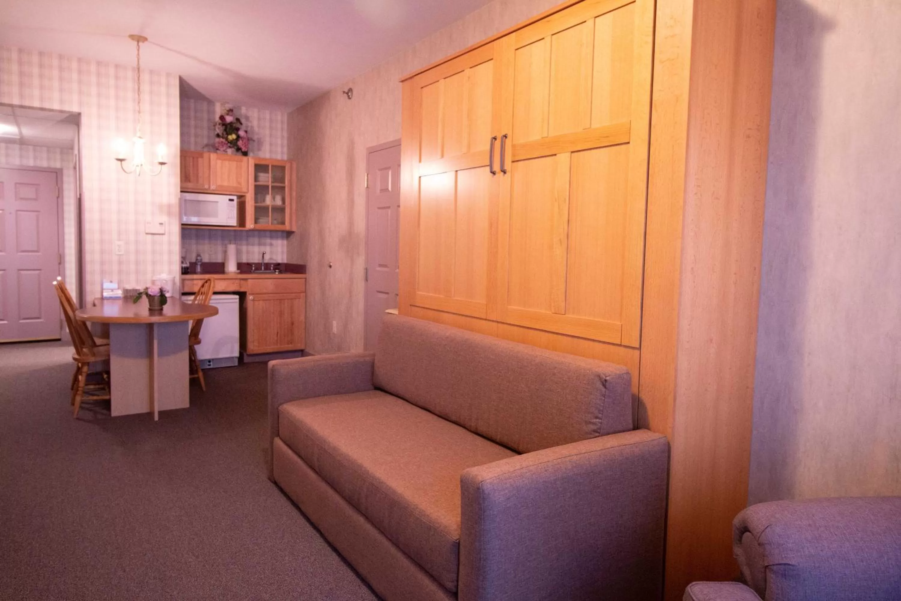 Bed in Essenhaus Inn & Conf. Center