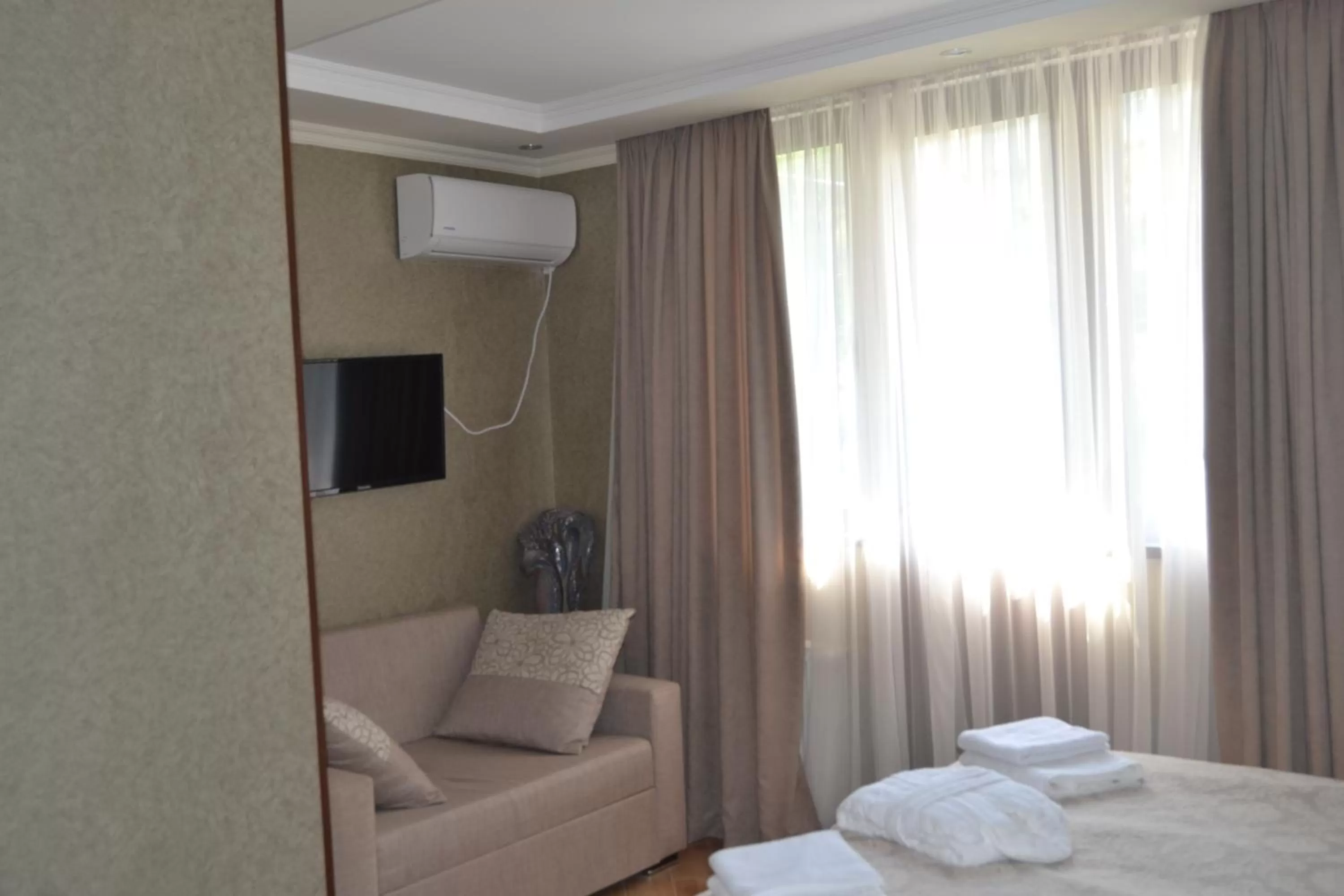 Decorative detail, Bed in Borjomi Villa Roma