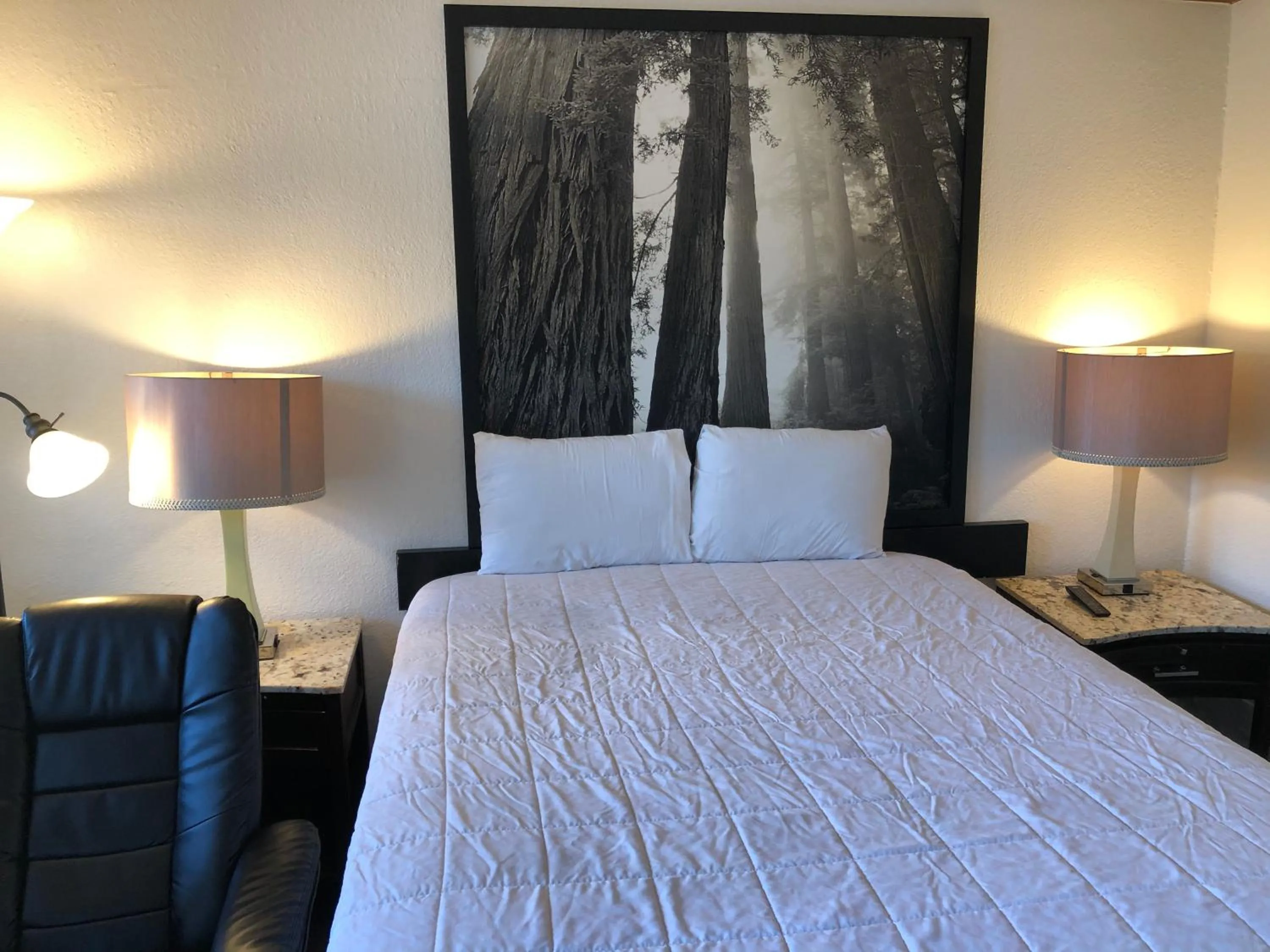 Bedroom, Bed in Westwind Lodge