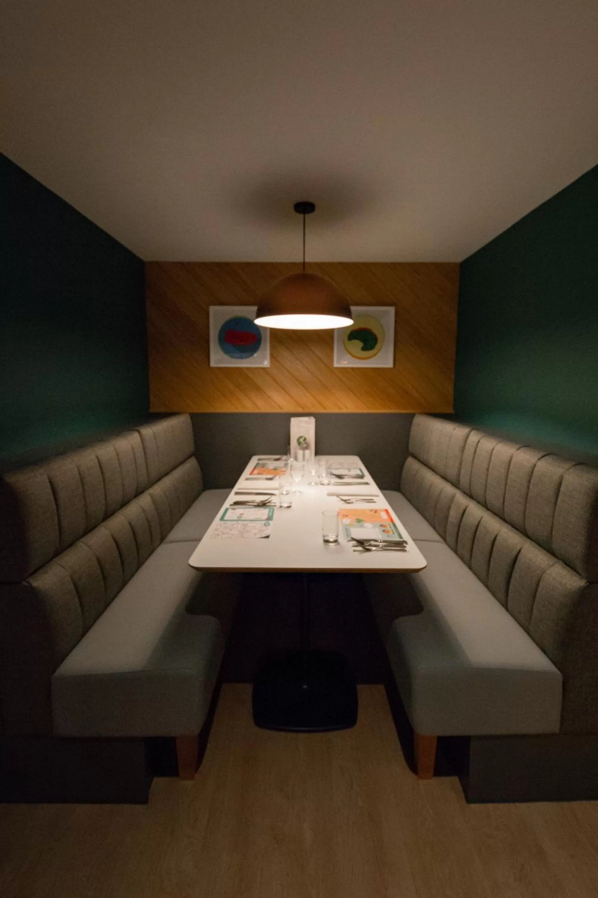 Restaurant/places to eat in Holiday Inn Newport by IHG