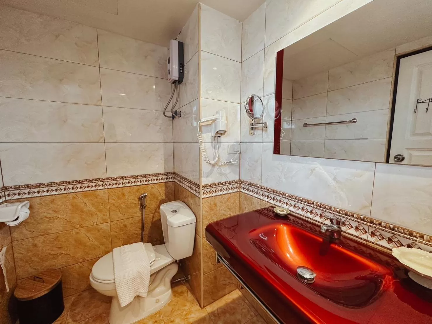 Toilet in Hotel De Khuvieng