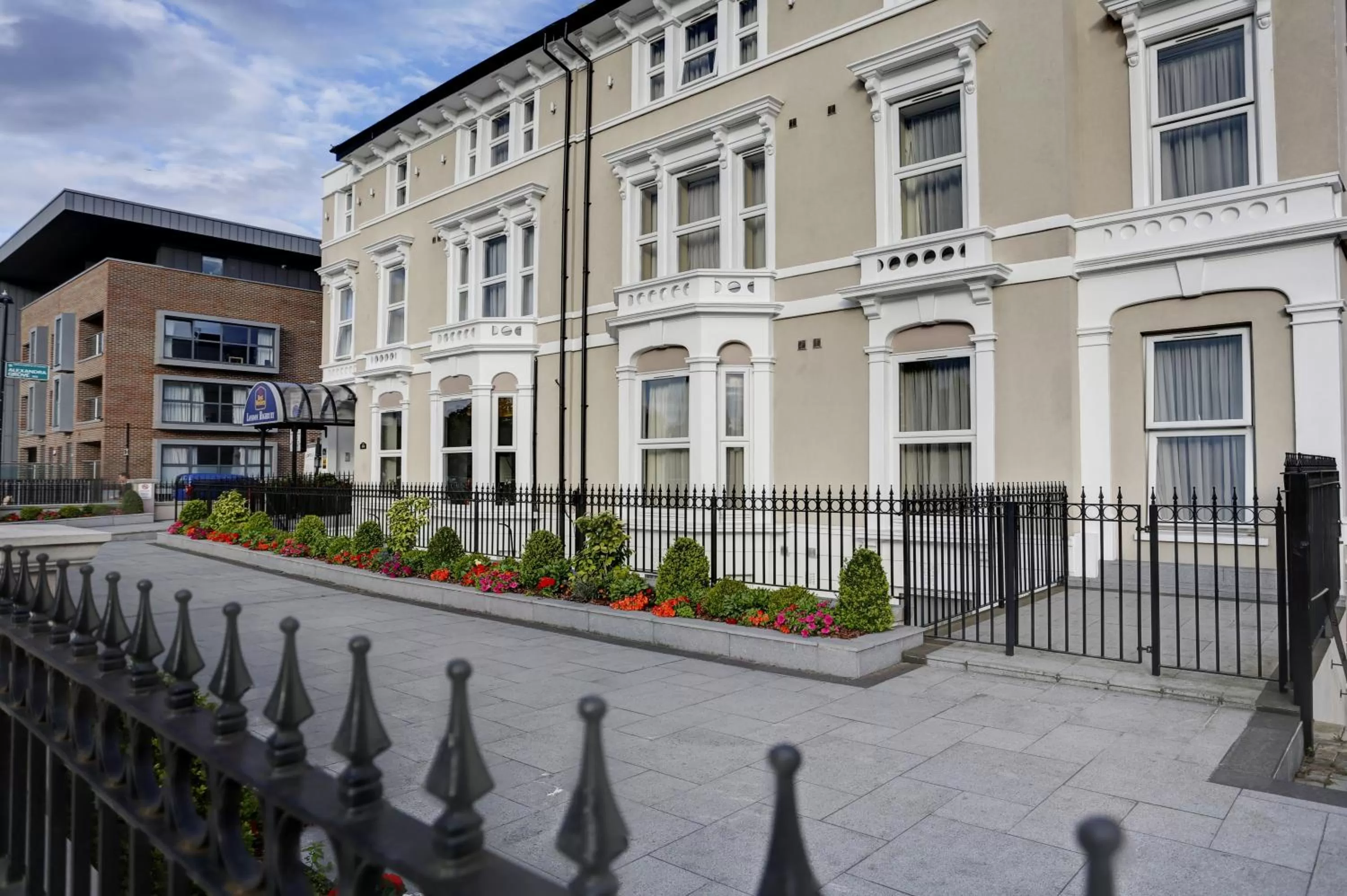 Property building in Best Western London Highbury