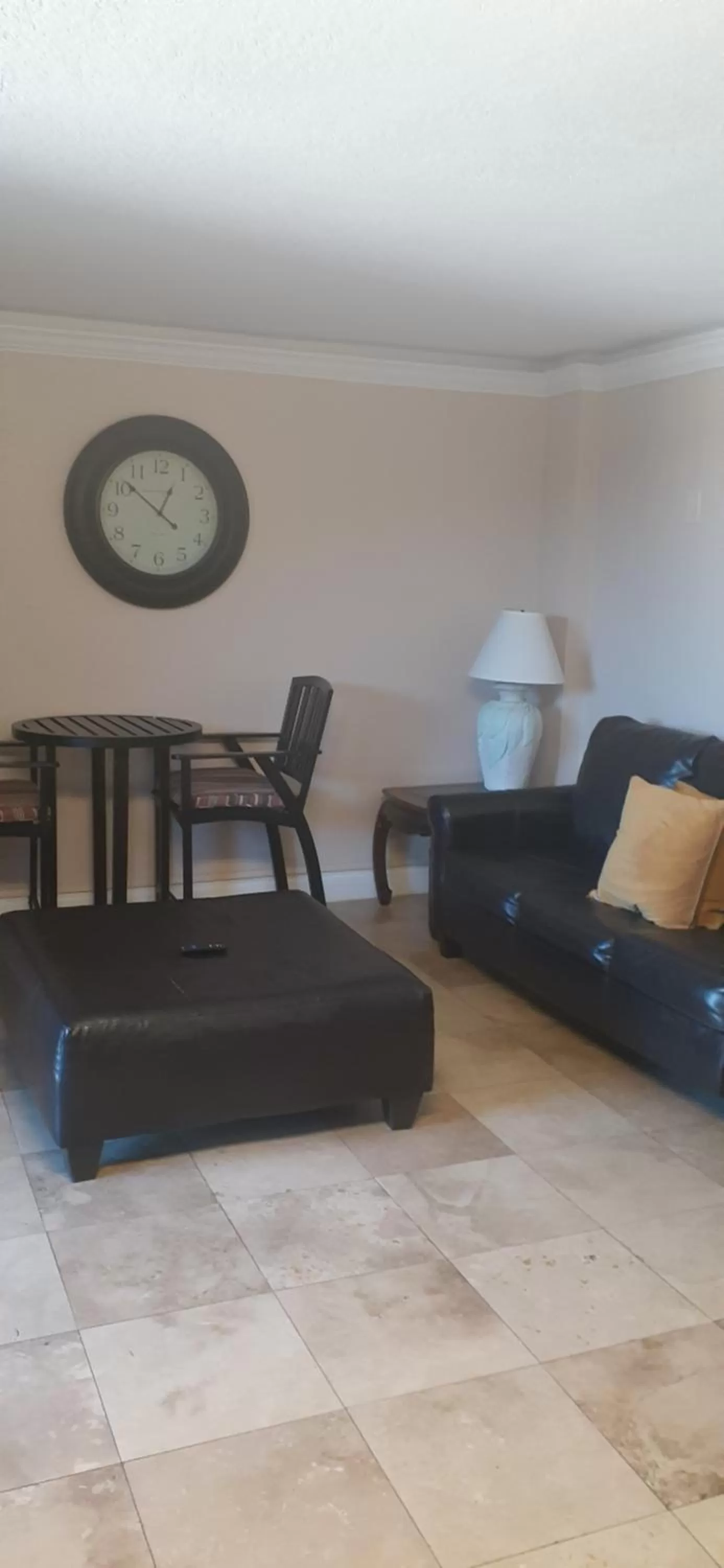 Seating Area in Daytona Beach Hawaiian Inn