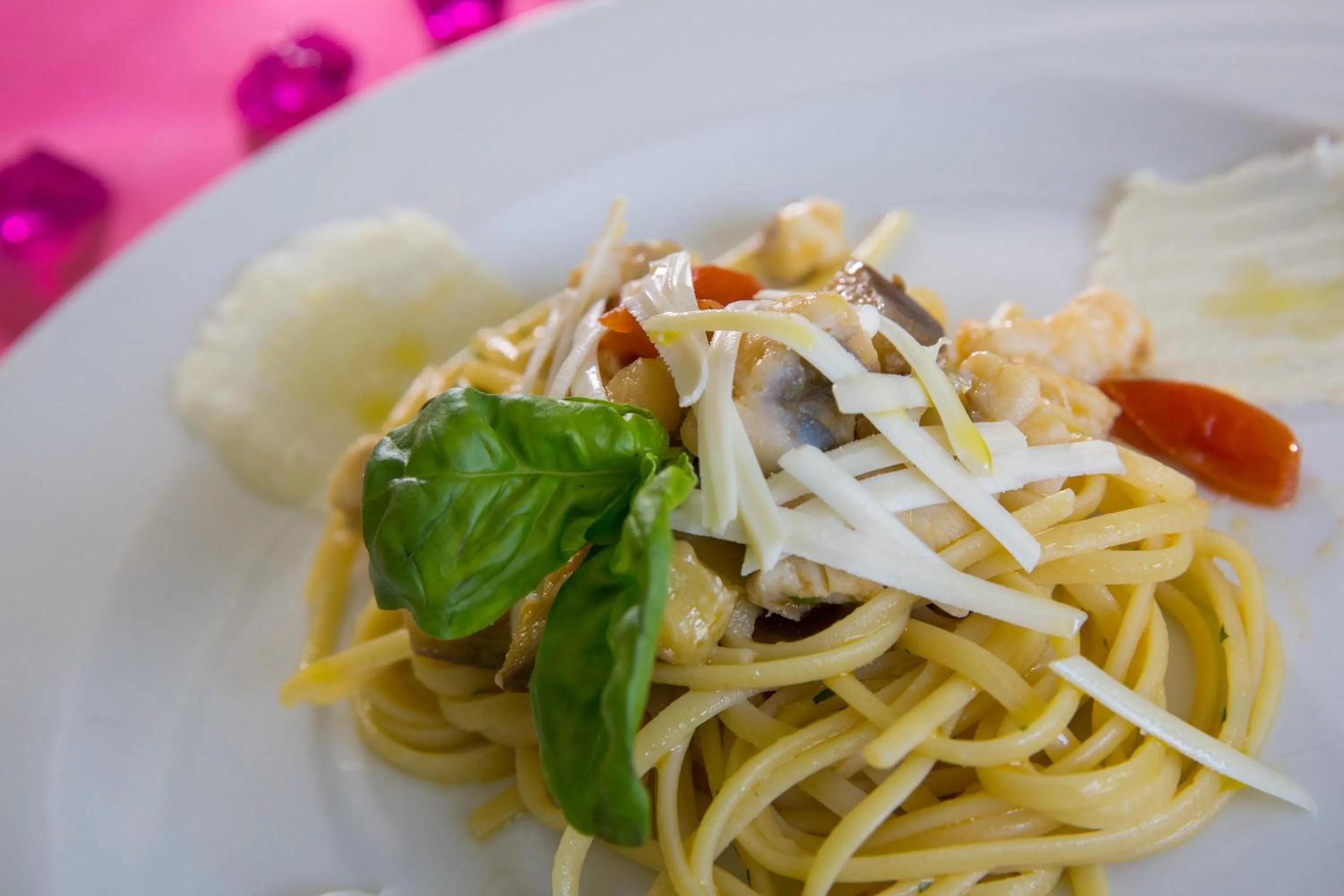 Restaurant/places to eat in Hotel Ares