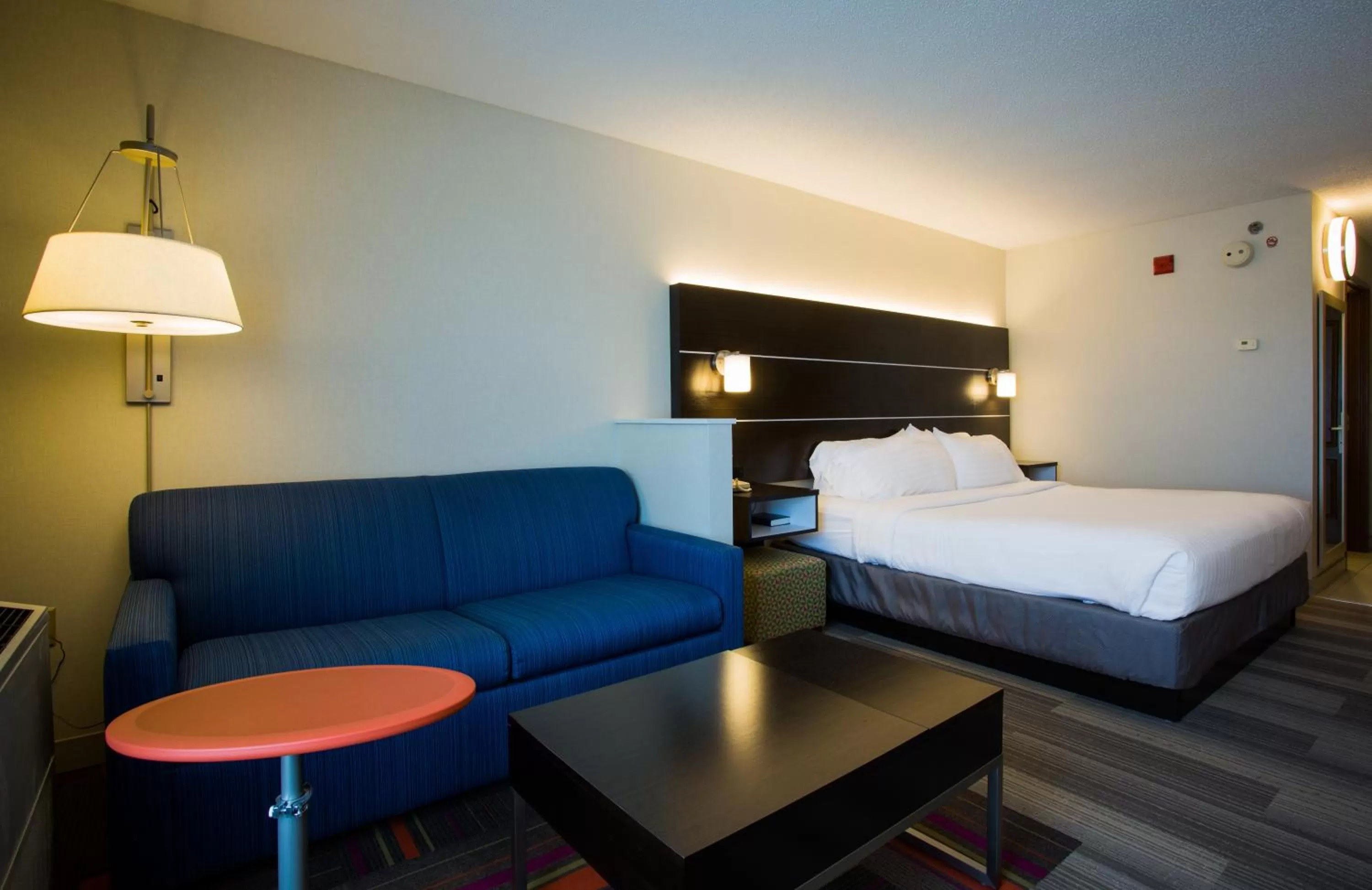Photo of the whole room, Bed in Holiday Inn Express Hotel & Suites Reading by IHG