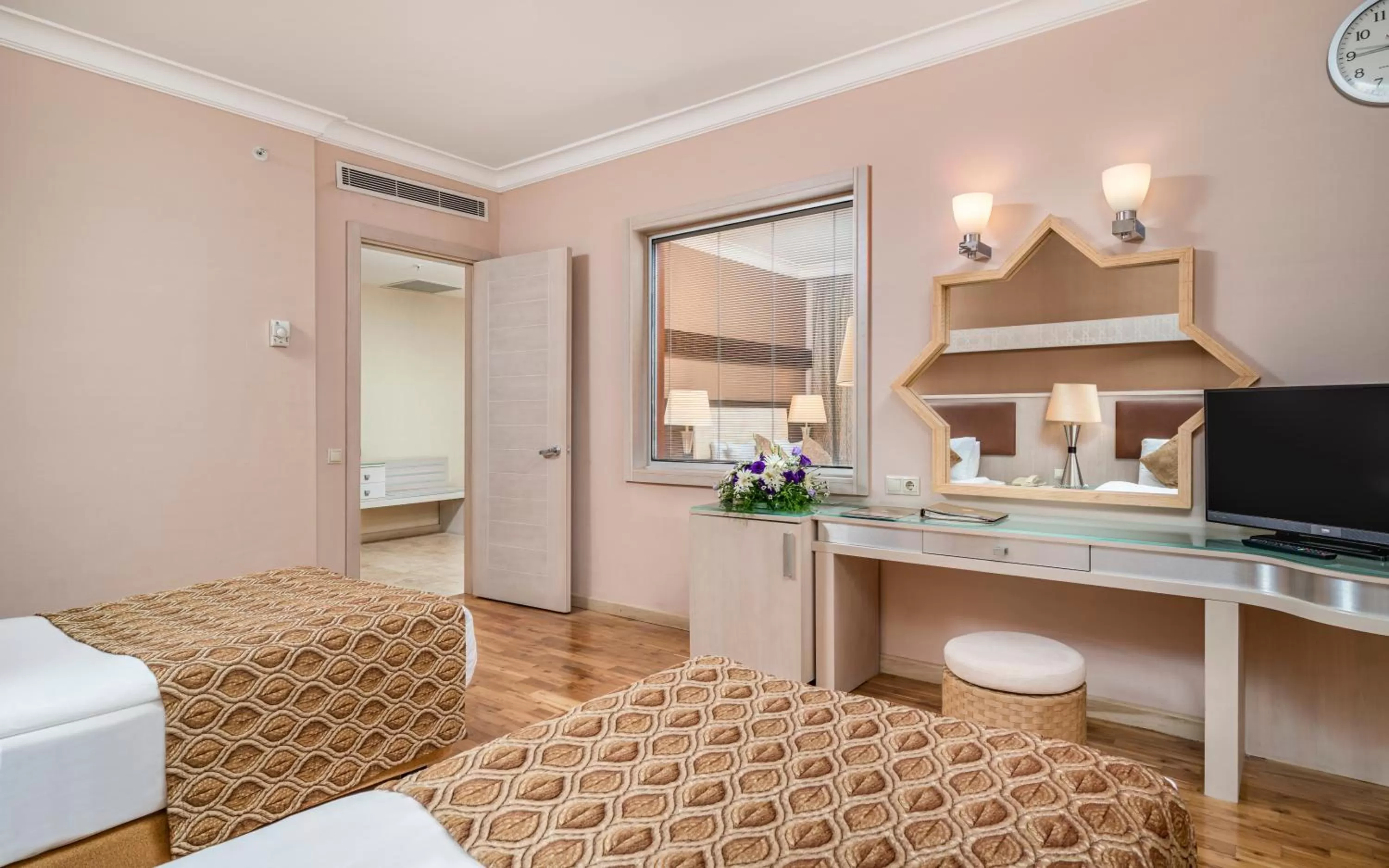 TV and multimedia, Bed in Mukarnas Spa & Resort Hotel