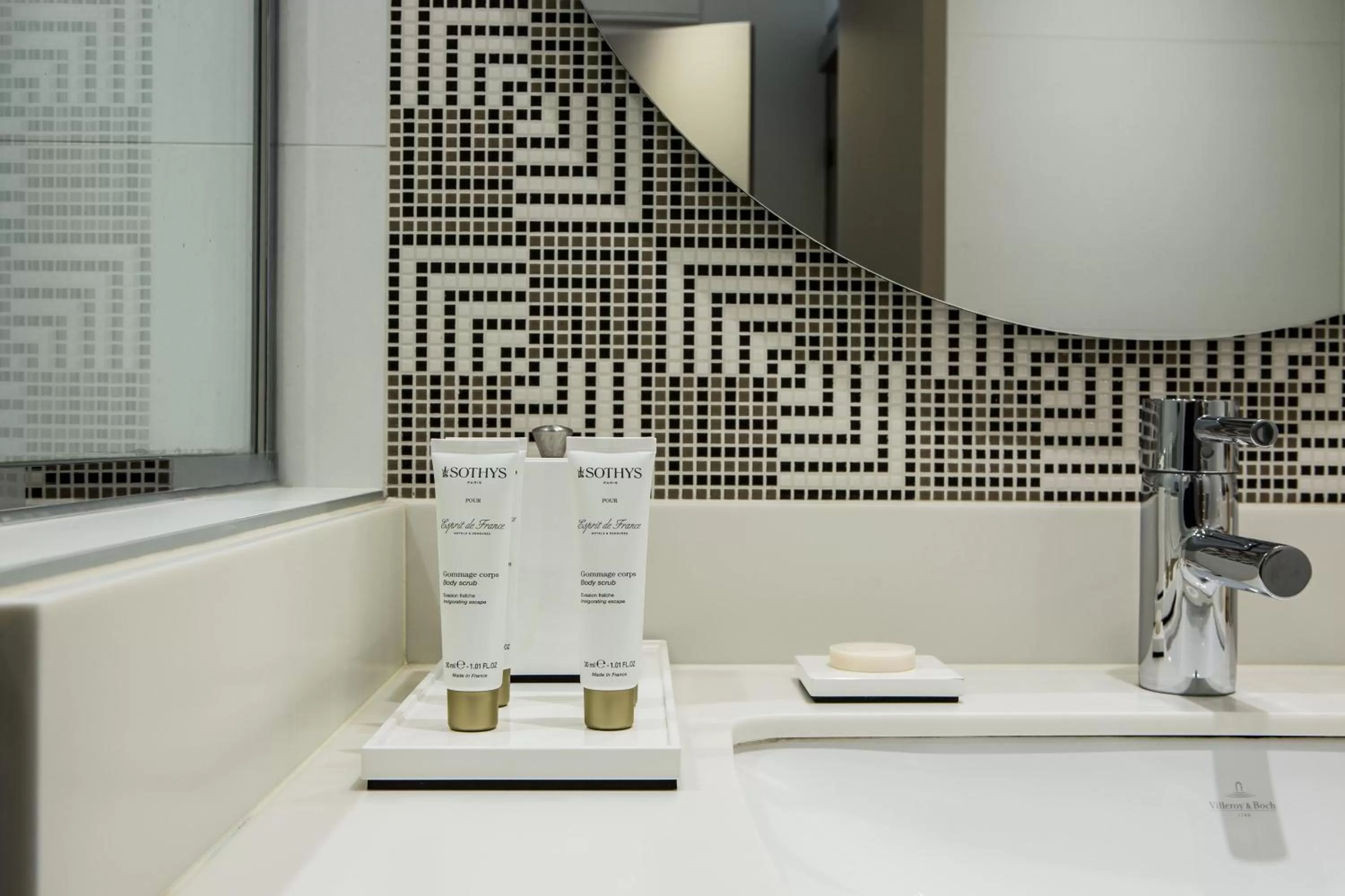 Bathroom in Hôtel Parc Saint-Séverin - Esprit de France