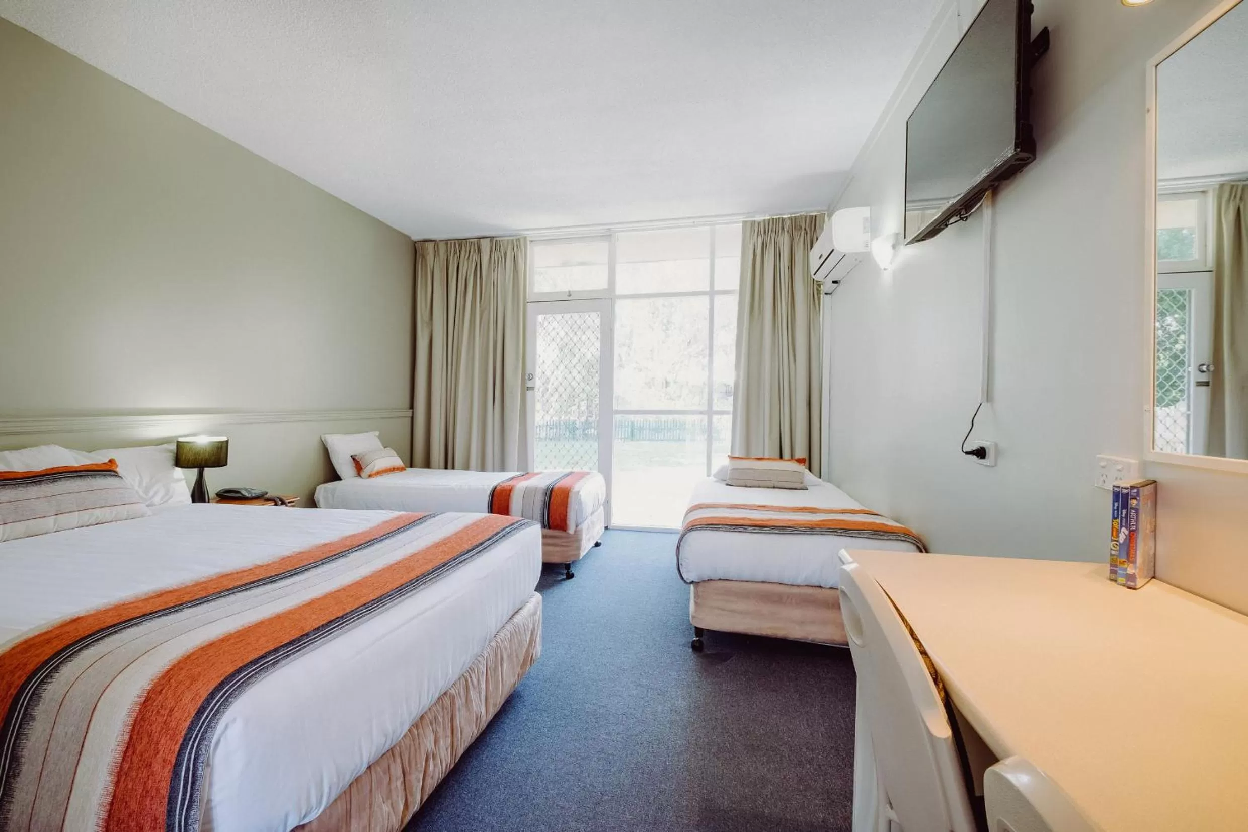 Bed in Artesian Spa Motel