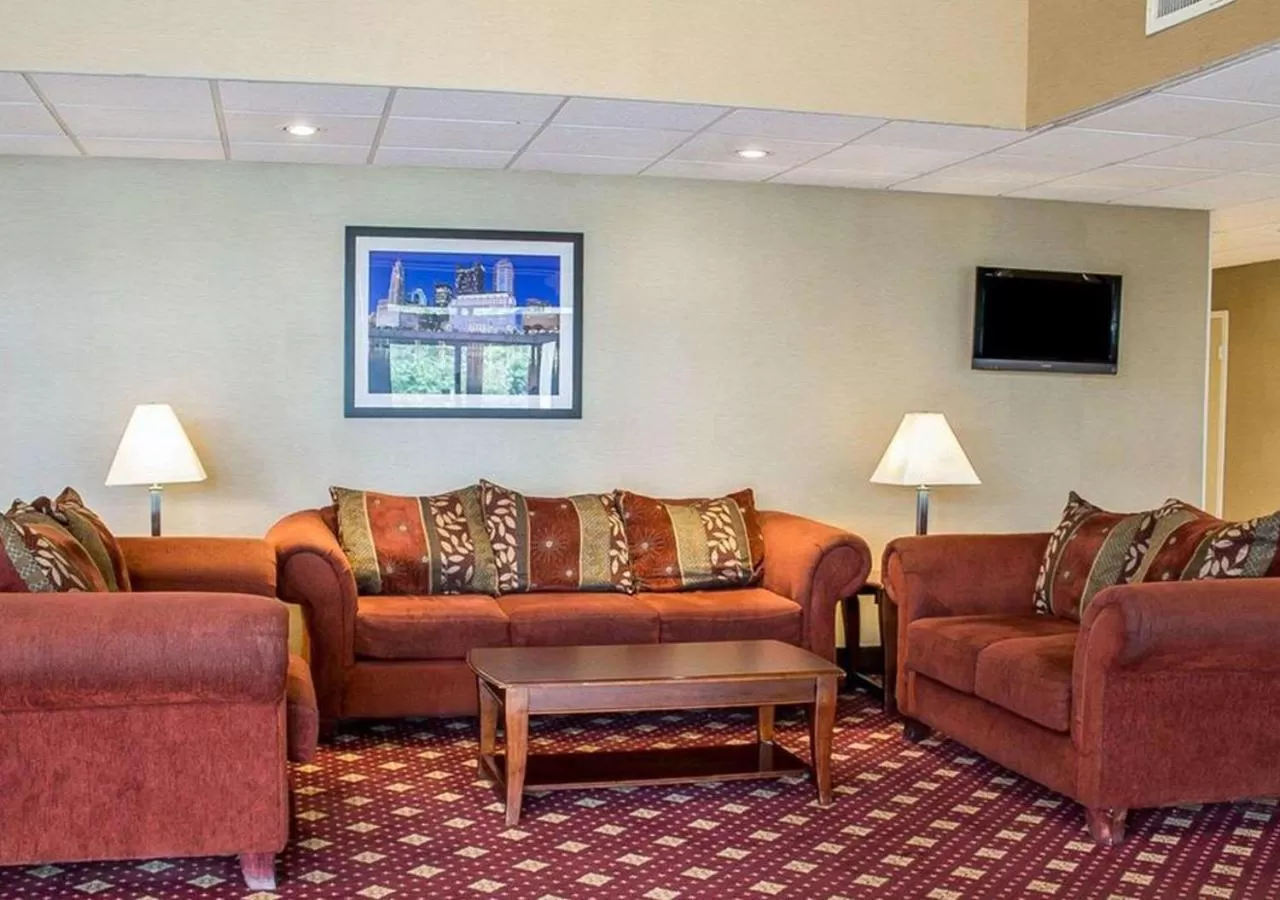 Seating Area in Norwood Inn & Suites Columbus