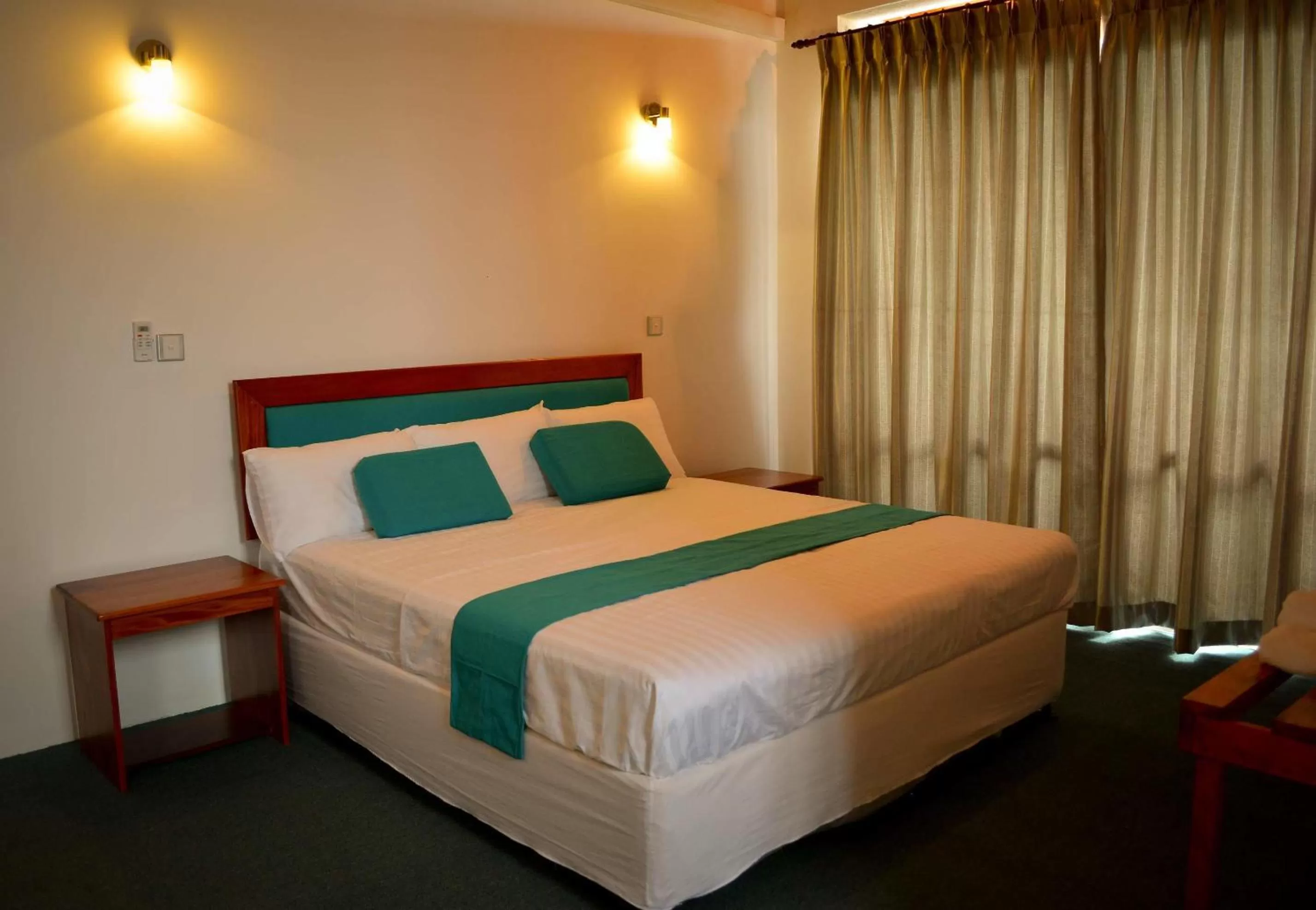 Bedroom, Bed in West Inn Colombo