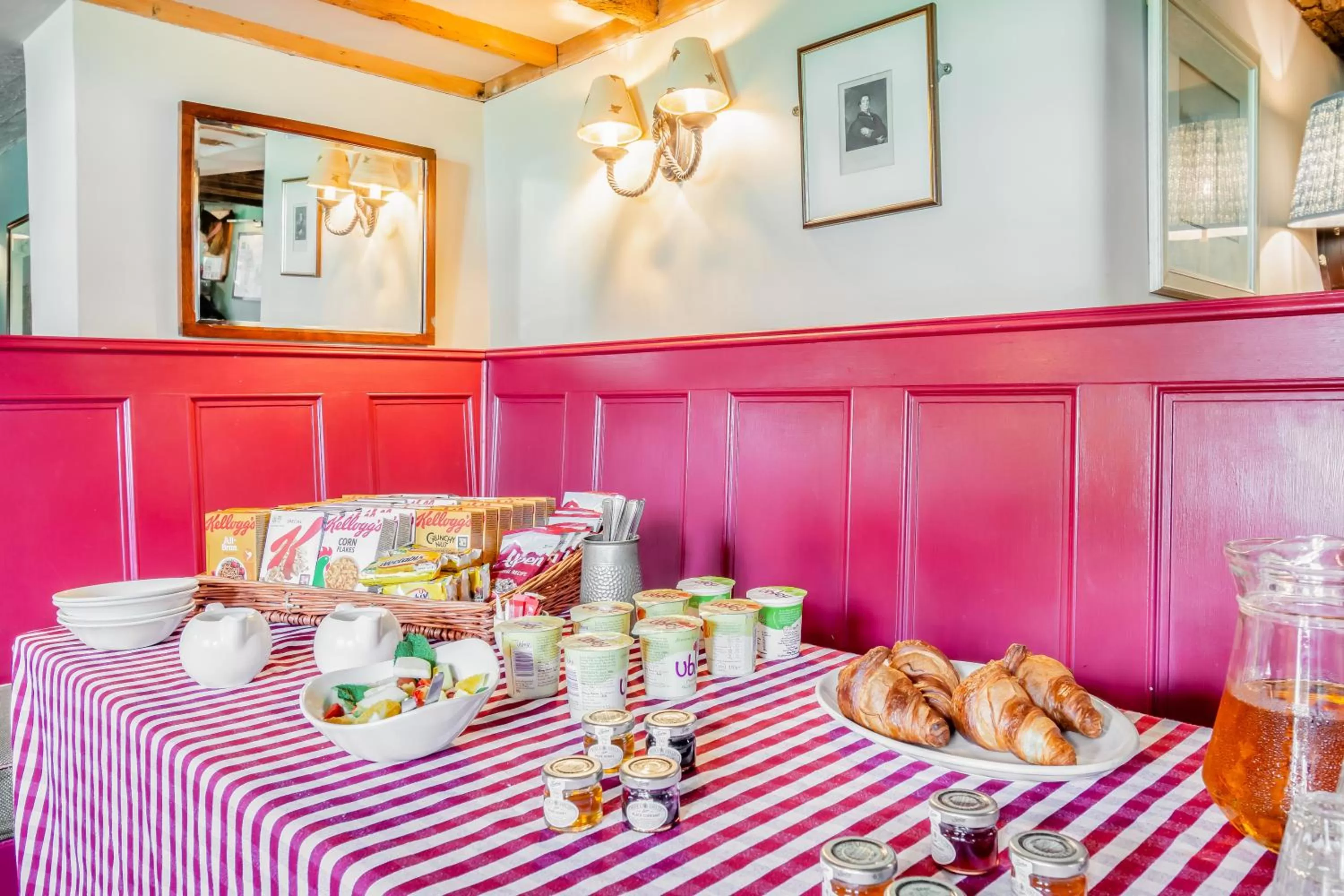 Breakfast, Restaurant/Places to Eat in Tiger Inn _ Minnie