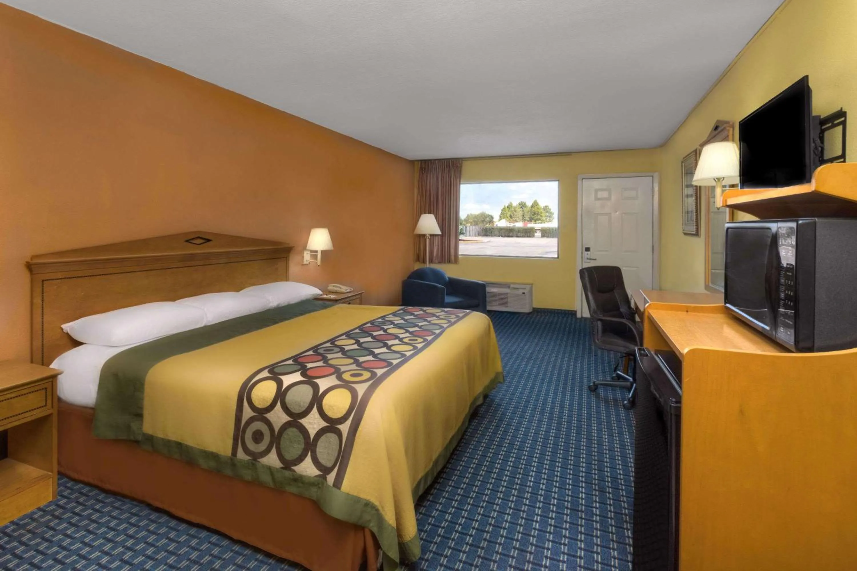 Photo of the whole room, Bed in Super 8 by Wyndham Breaux Bridge