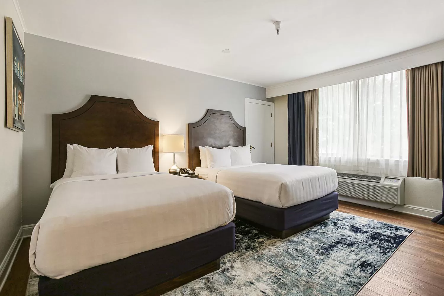 Bed in St Charles Inn, Superior Hotel