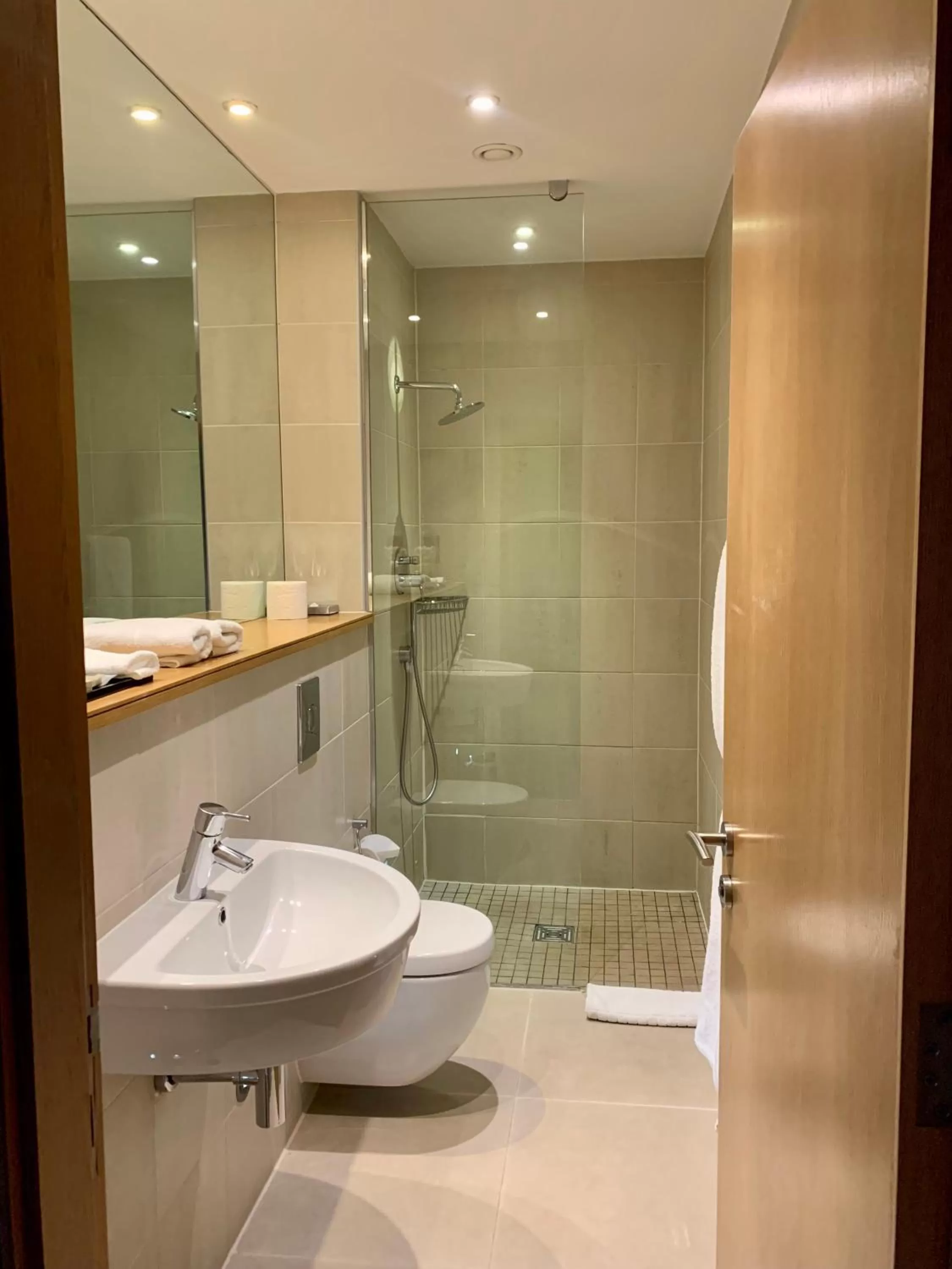 Shower in Quebecs Luxury Aparthotel