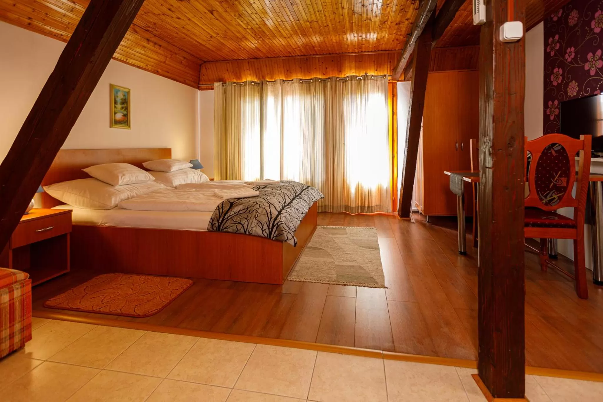 Photo of the whole room, Bed in Central Panzió Gyula