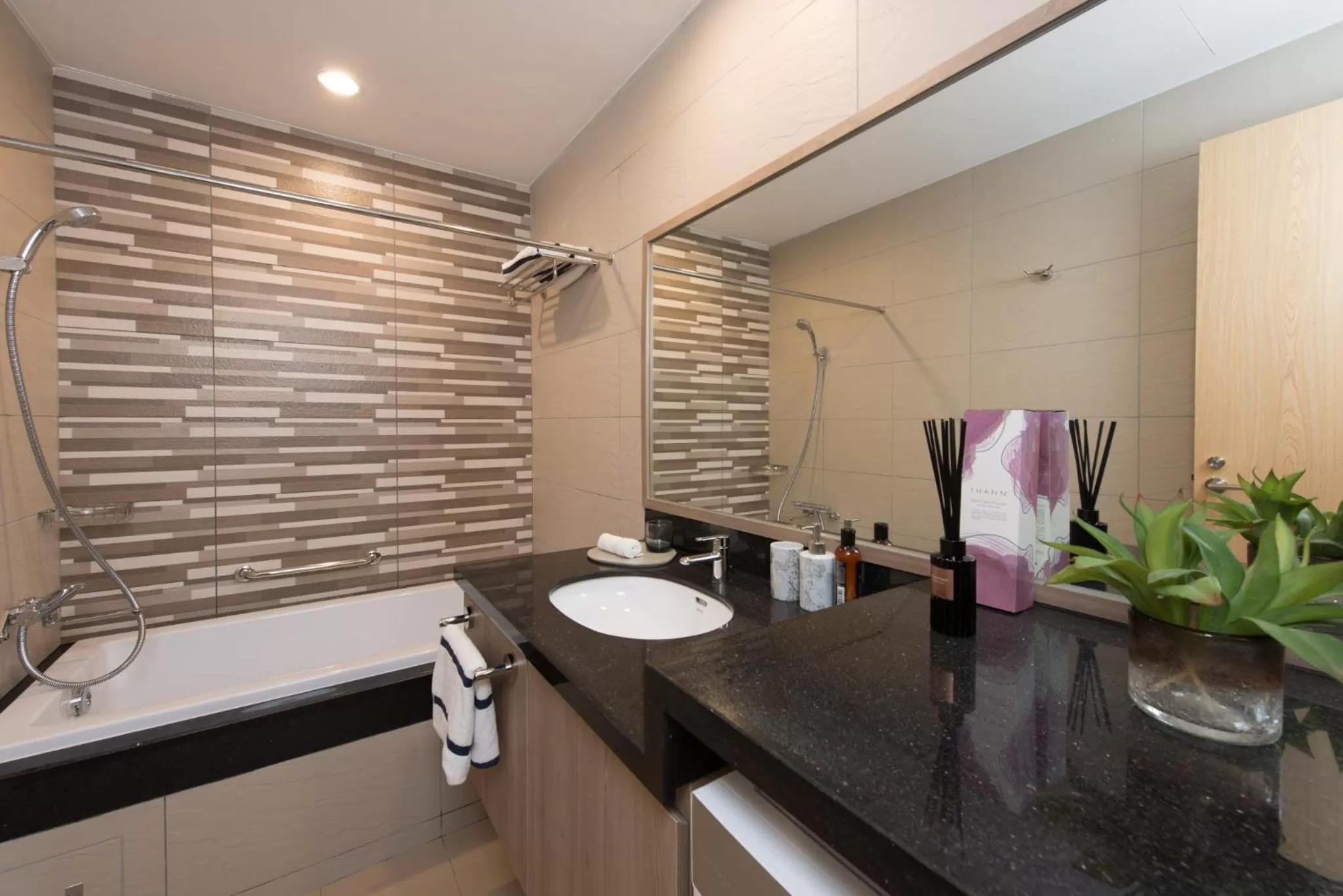 Bath in Roygent Parks Hanoi