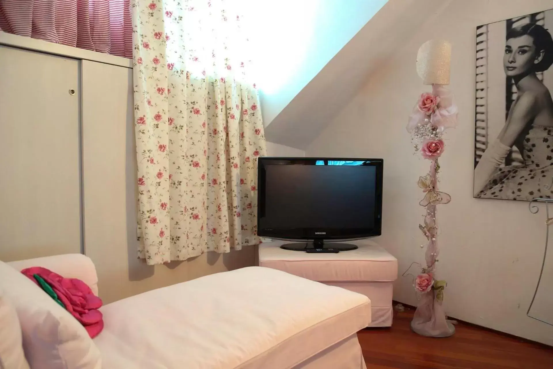 Double Room with Extra Bed - single occupancy in a casa di Marzia Double Room with Extra Bed - single occupancy in a casa di Marzia