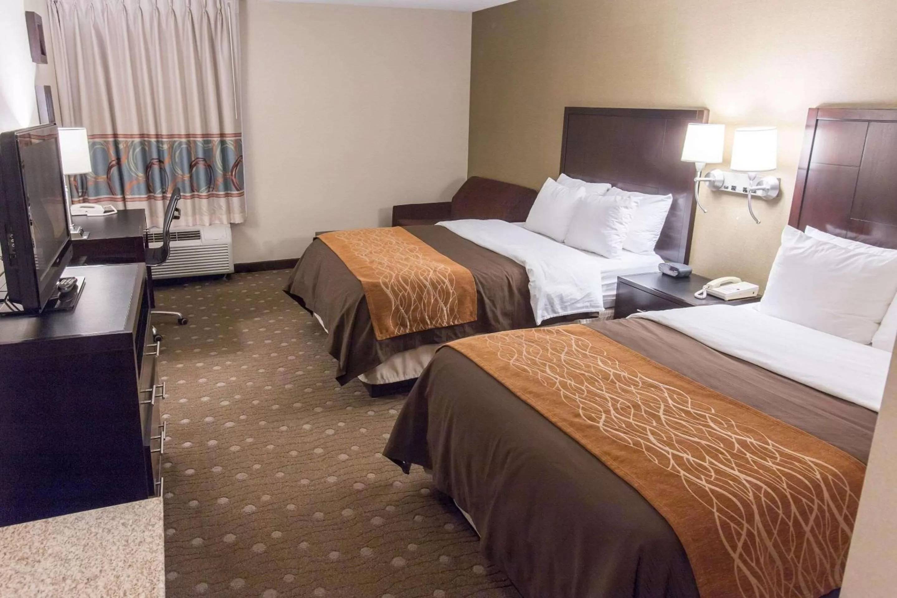 Photo of the whole room, Bed in Comfort Inn Pittsburgh Crafton