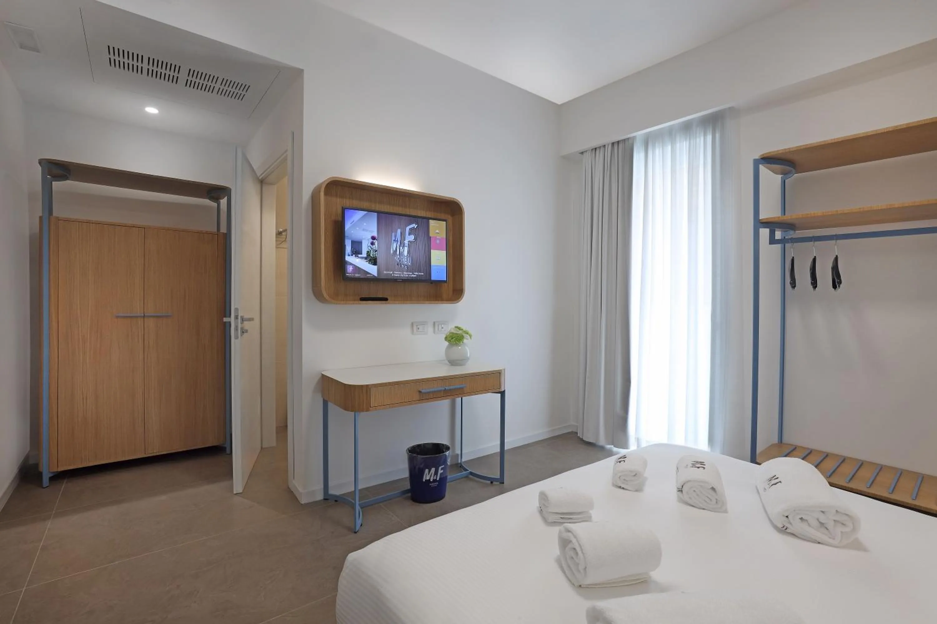 TV and multimedia, Bed in M&F Hotel