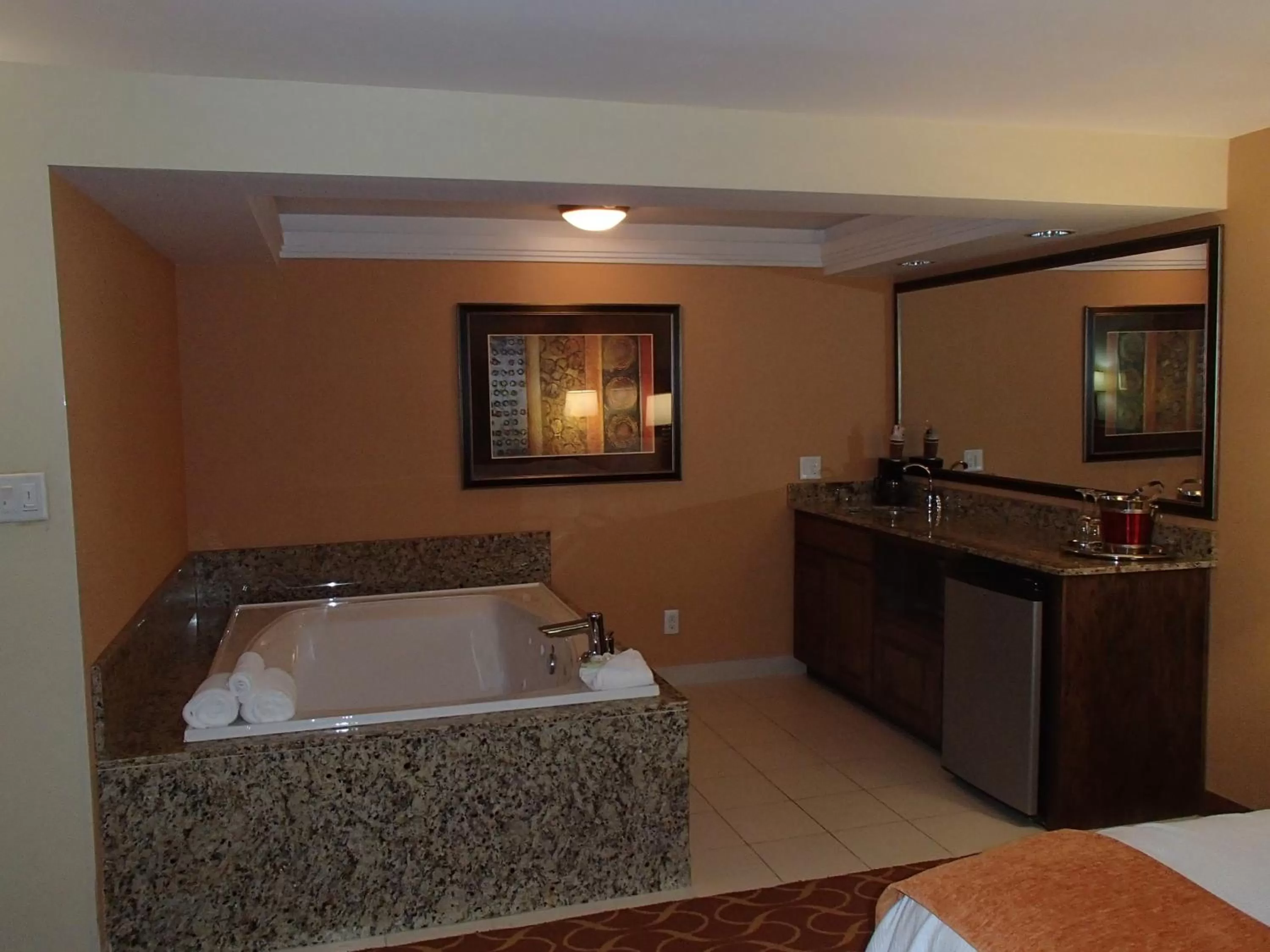 Kitchen or kitchenette, Bed in Lux Hotel & Spa, Trademark Collection by Wyndham