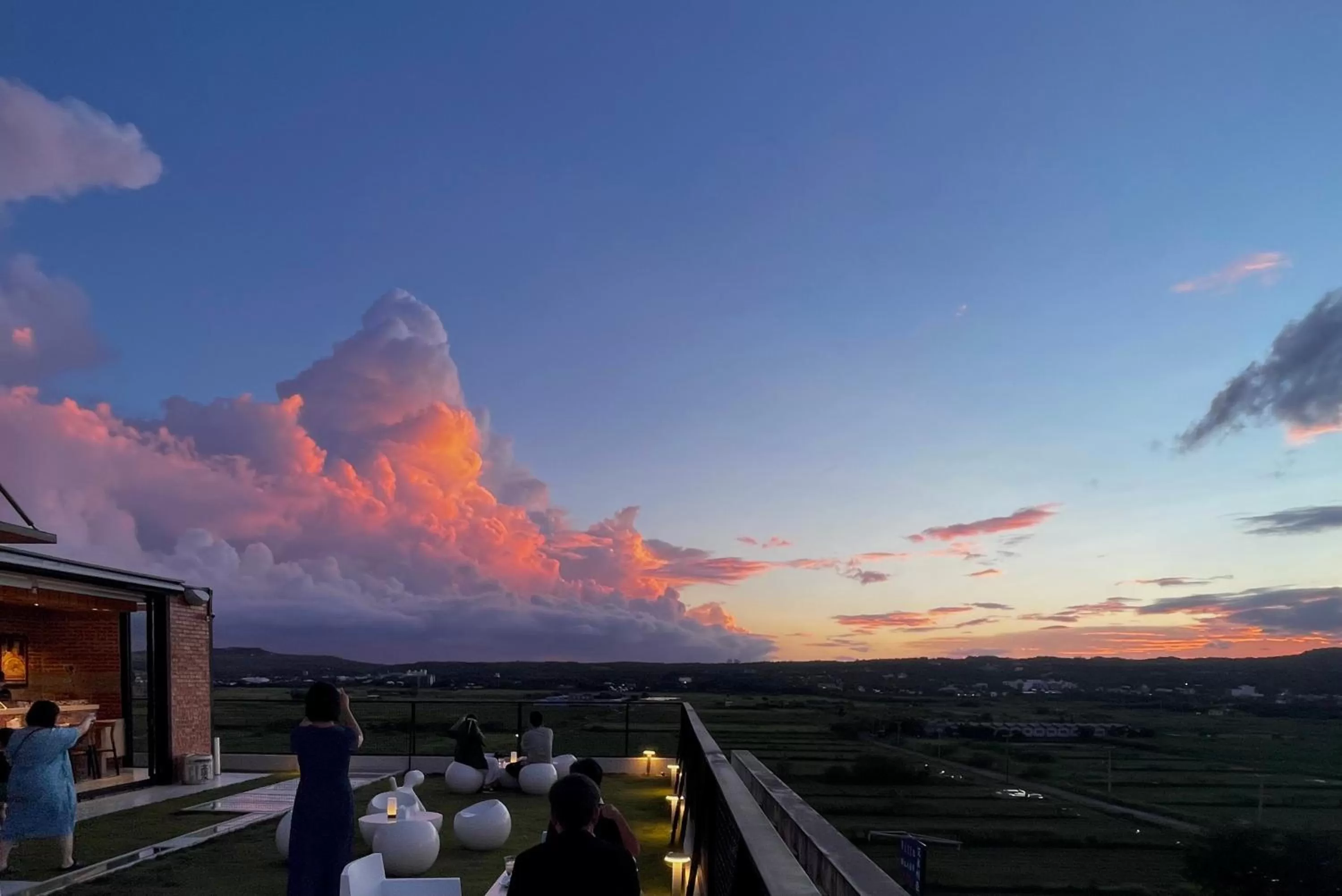 Restaurant/places to eat in FFF Hotel