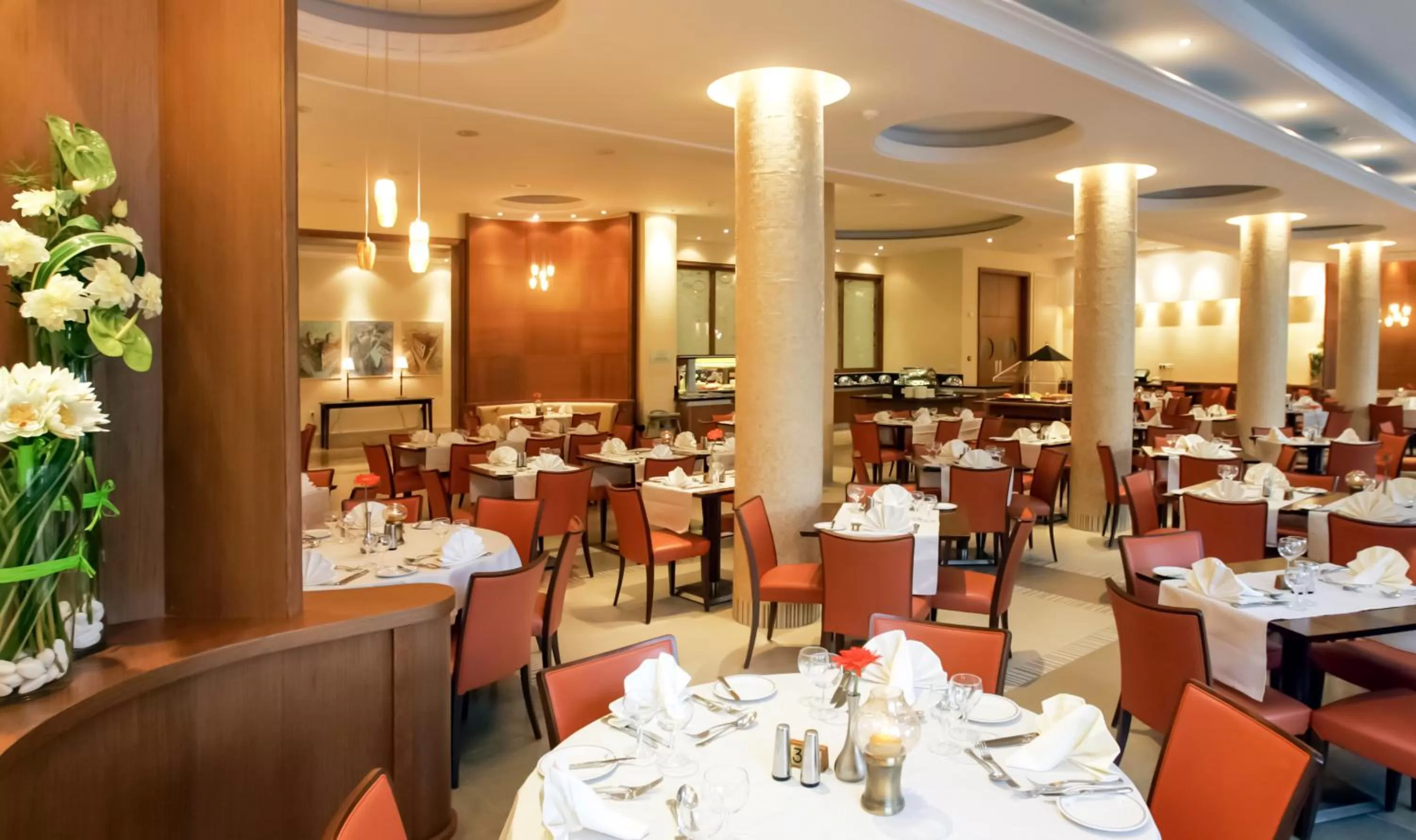 Restaurant/places to eat in Ajax Hotel