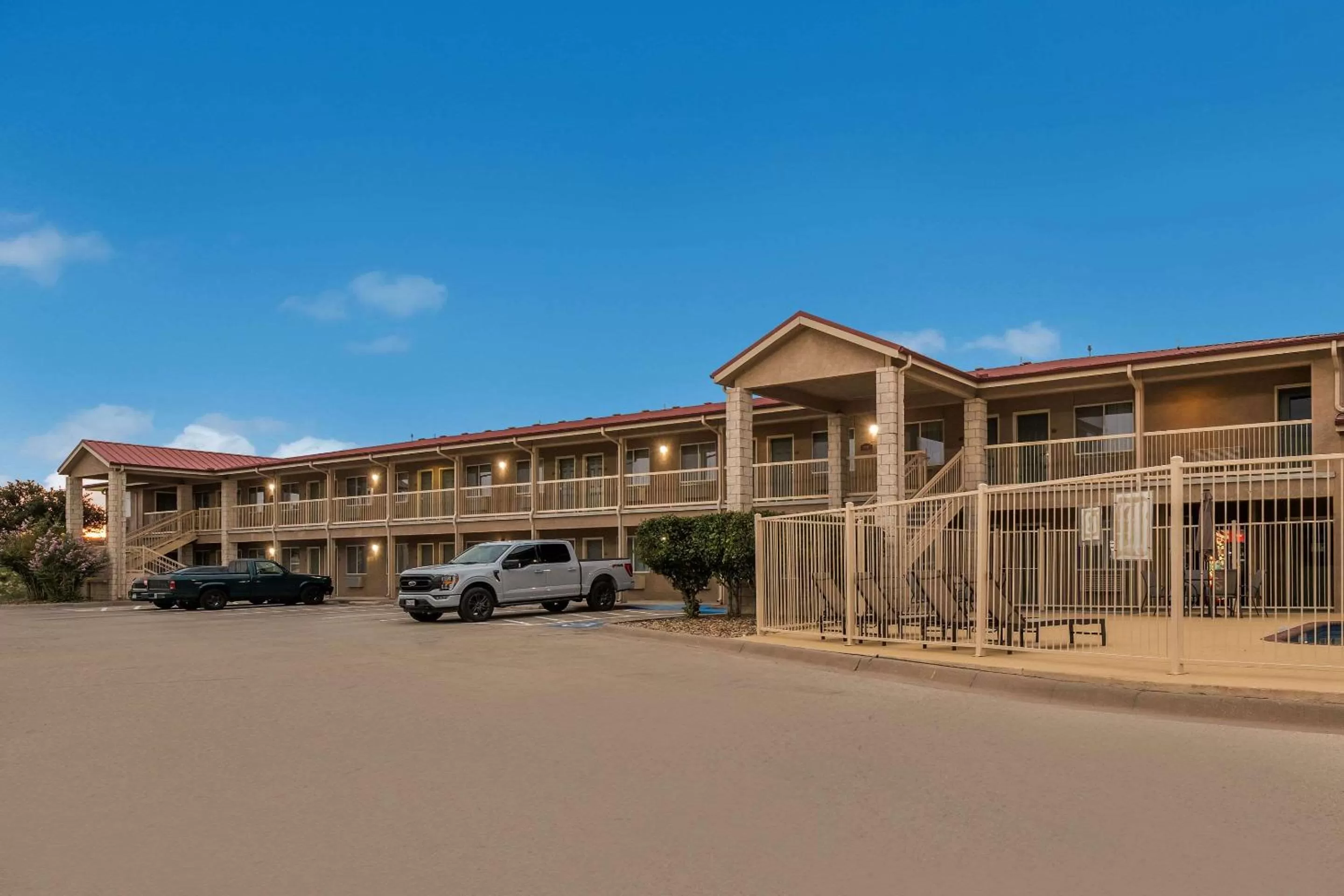 Property building in Quality Inn Sonora TX