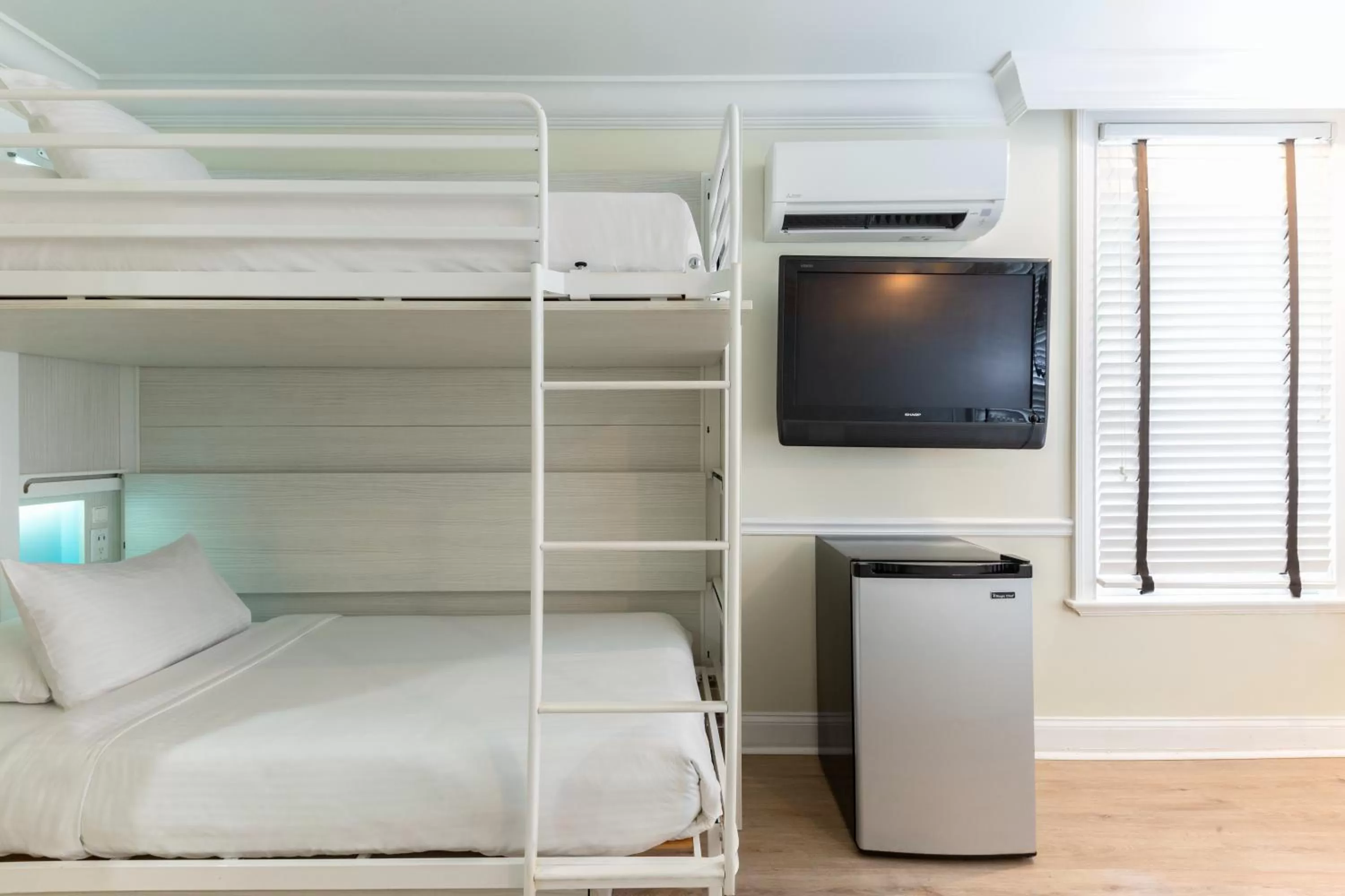 TV and multimedia, Bed in Nyah - Adult Exclusive