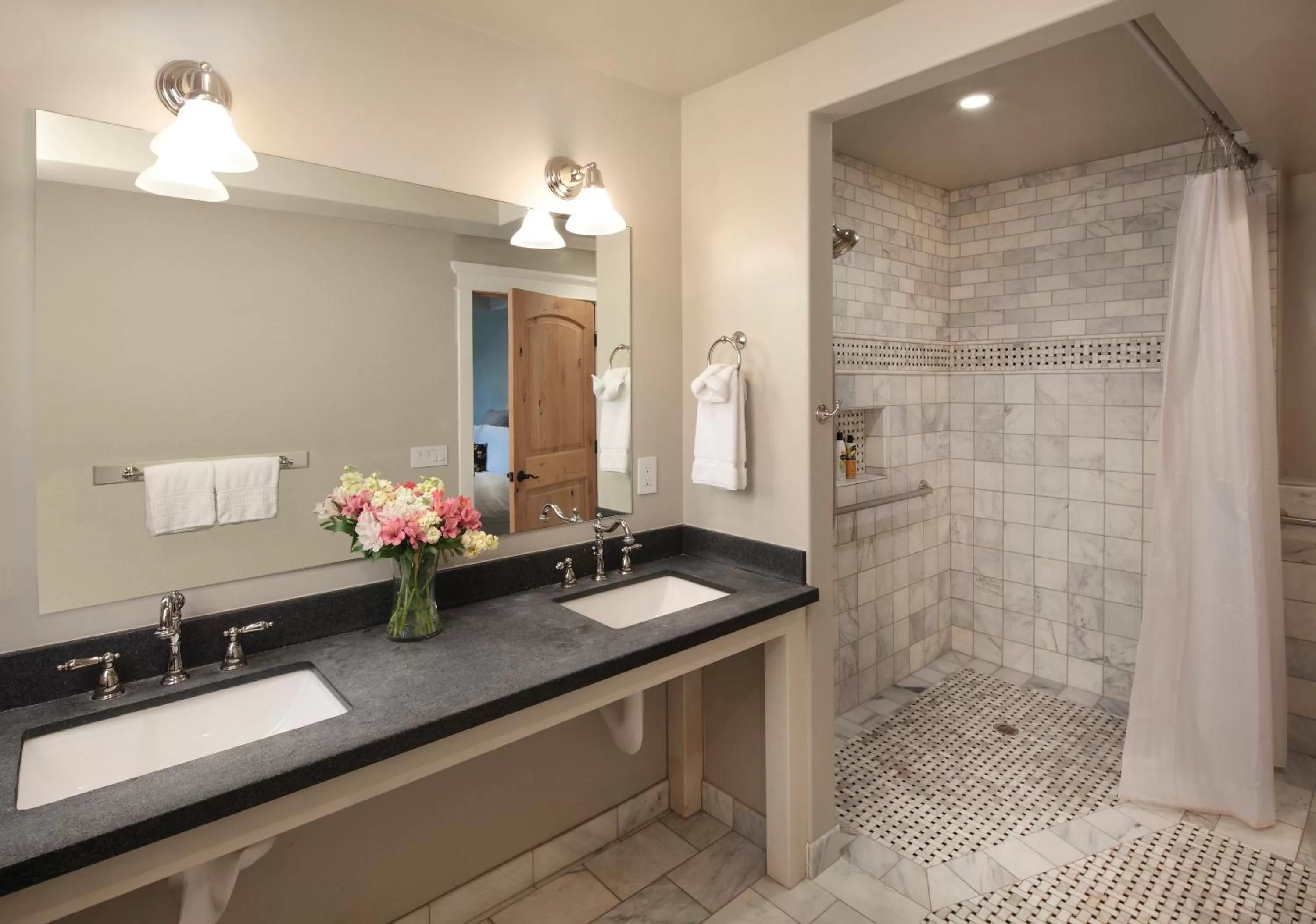 Shower, Bathroom in Calderwood Inn