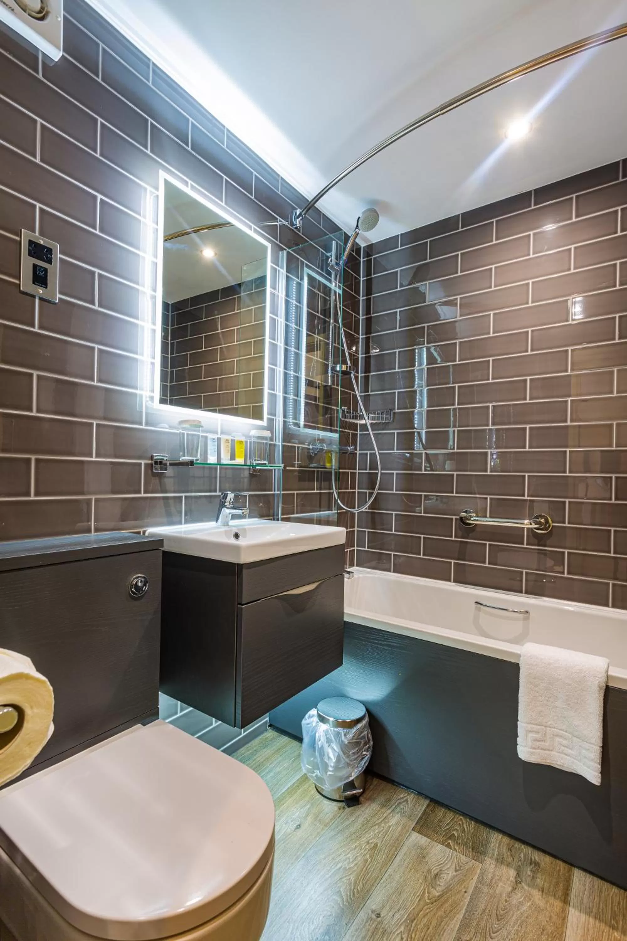 Bathroom in The Rutland Arms Hotel, Bakewell, Derbyshire - The Coaching Inn Group