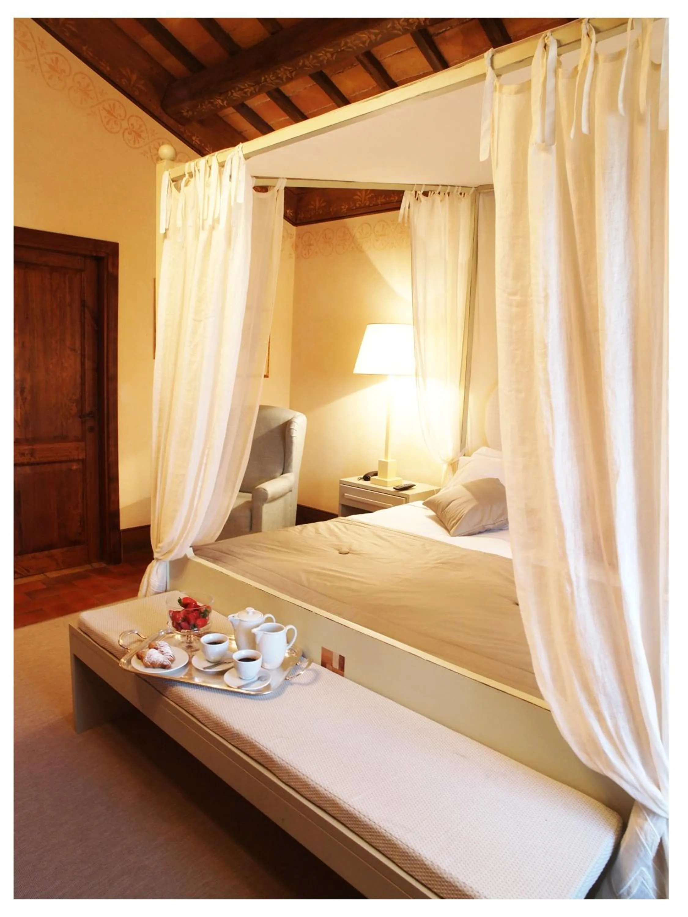 Bed in Relais Todini - Residenza d'epoca - Luxury Historic house