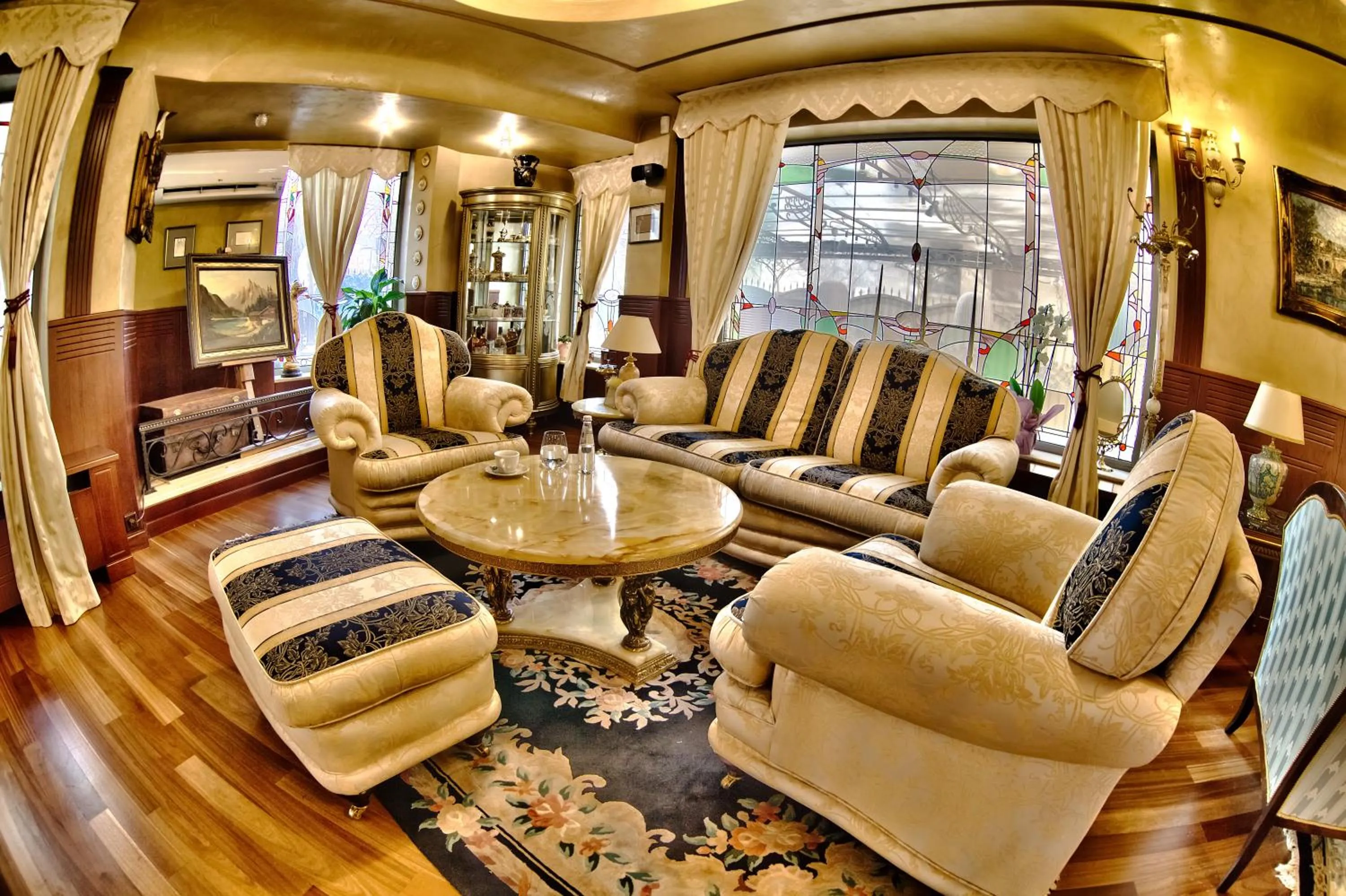 Lobby or reception in Meg-Lozenetz Hotel