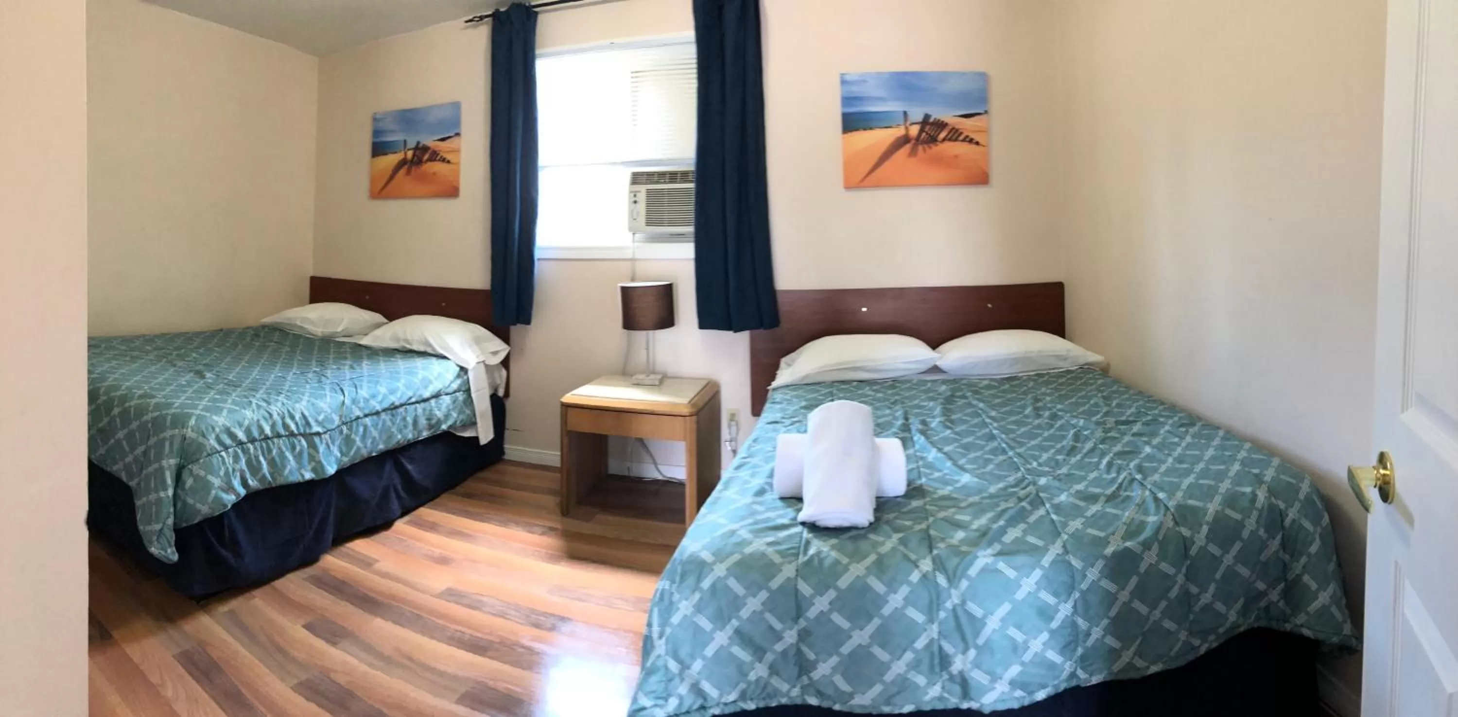 Bed in Wasaga Motel Inn