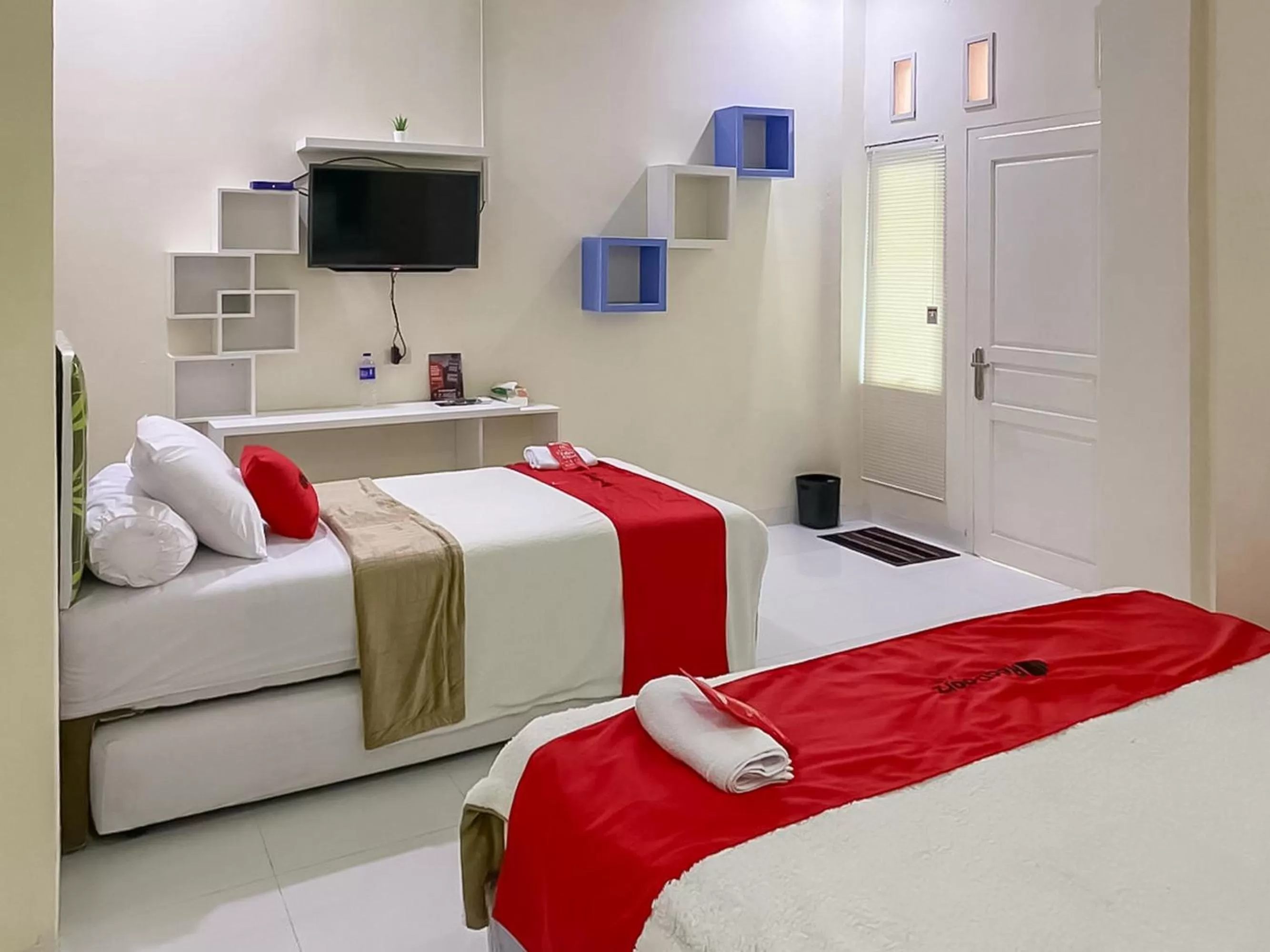 Bed in RedDoorz Syariah near PKOR Lampung