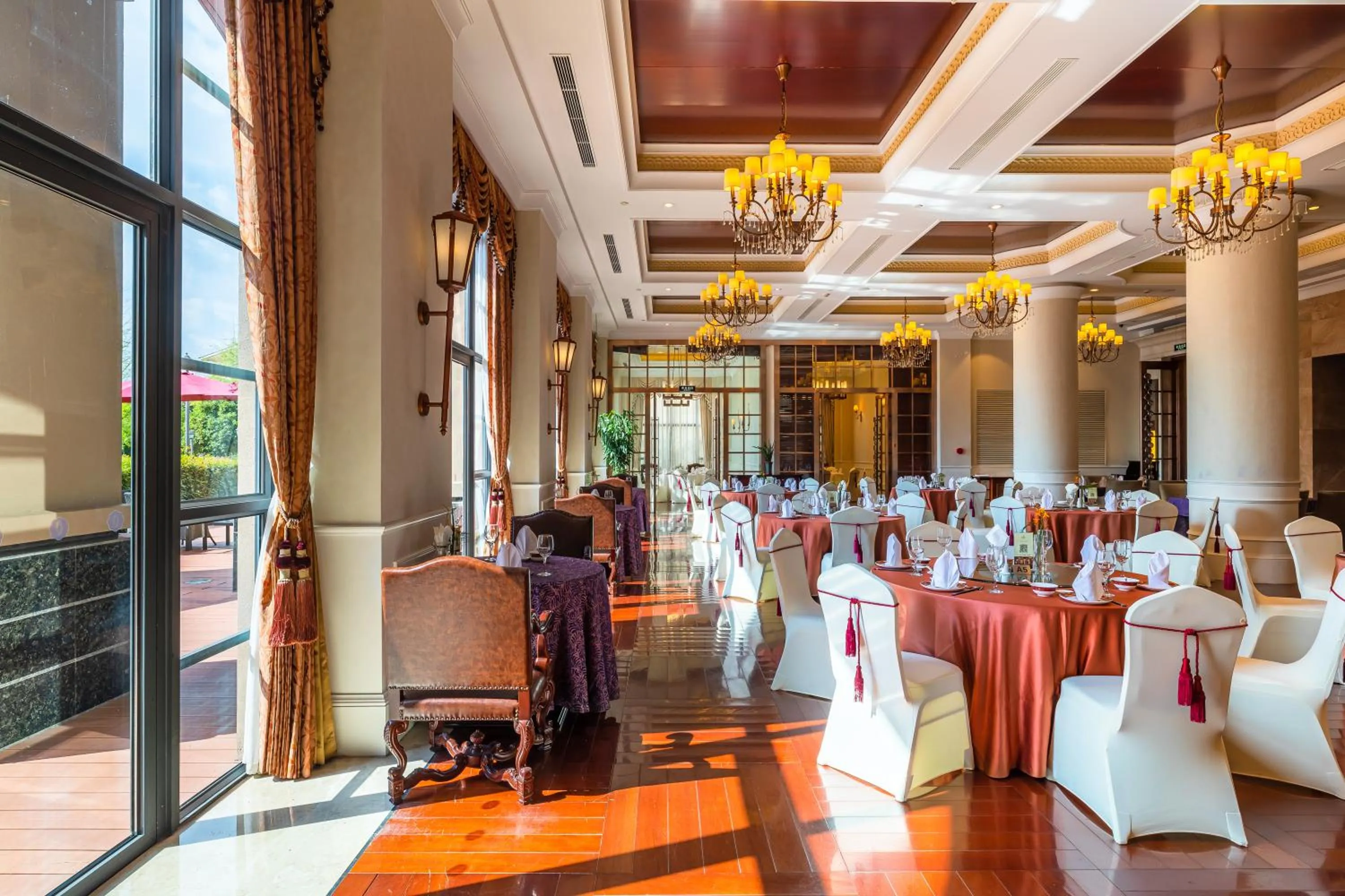 Restaurant/places to eat in Your World International Conference Centre Hotel