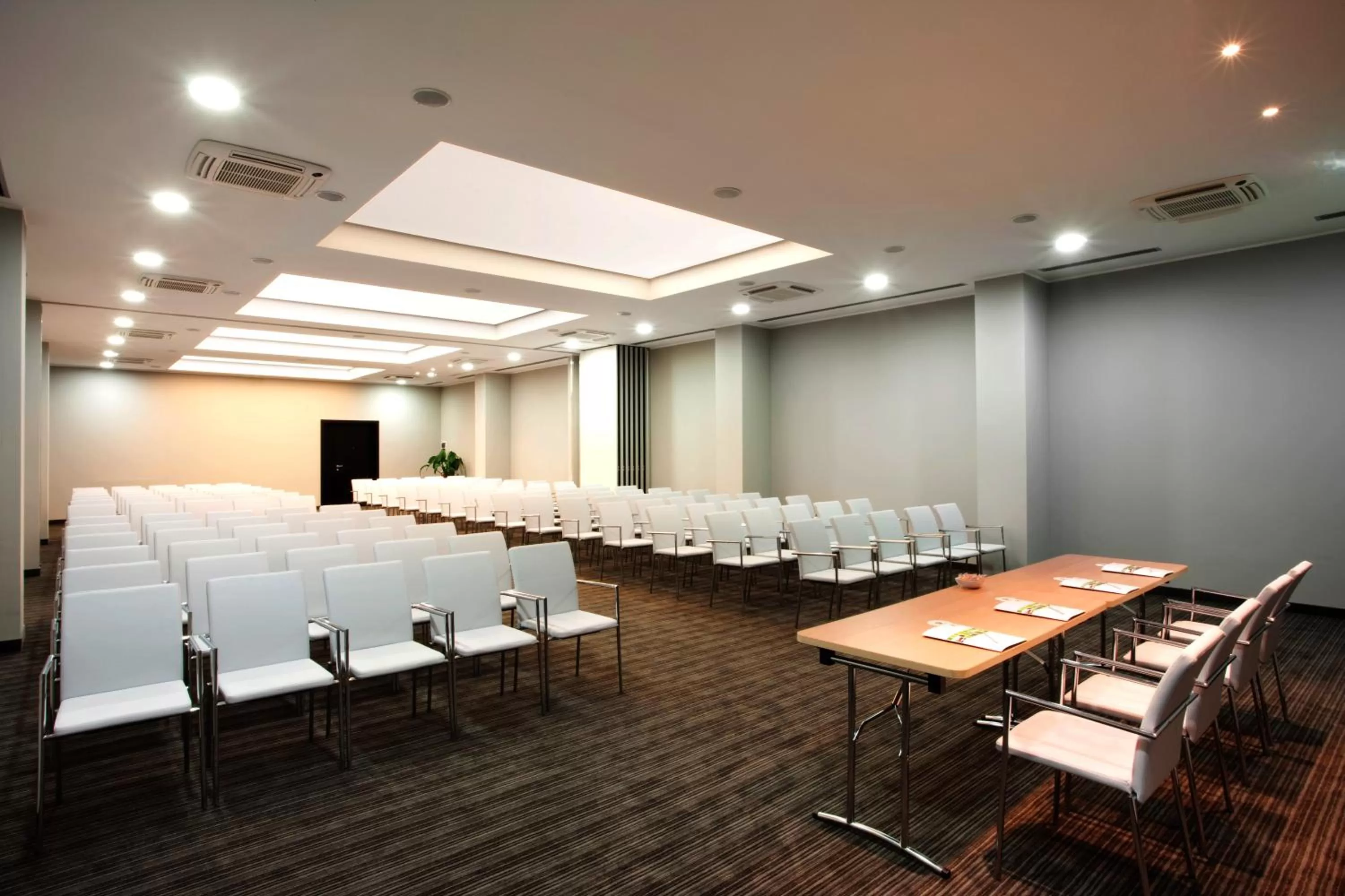 Meeting/conference room in Holiday Inn Genoa City by IHG