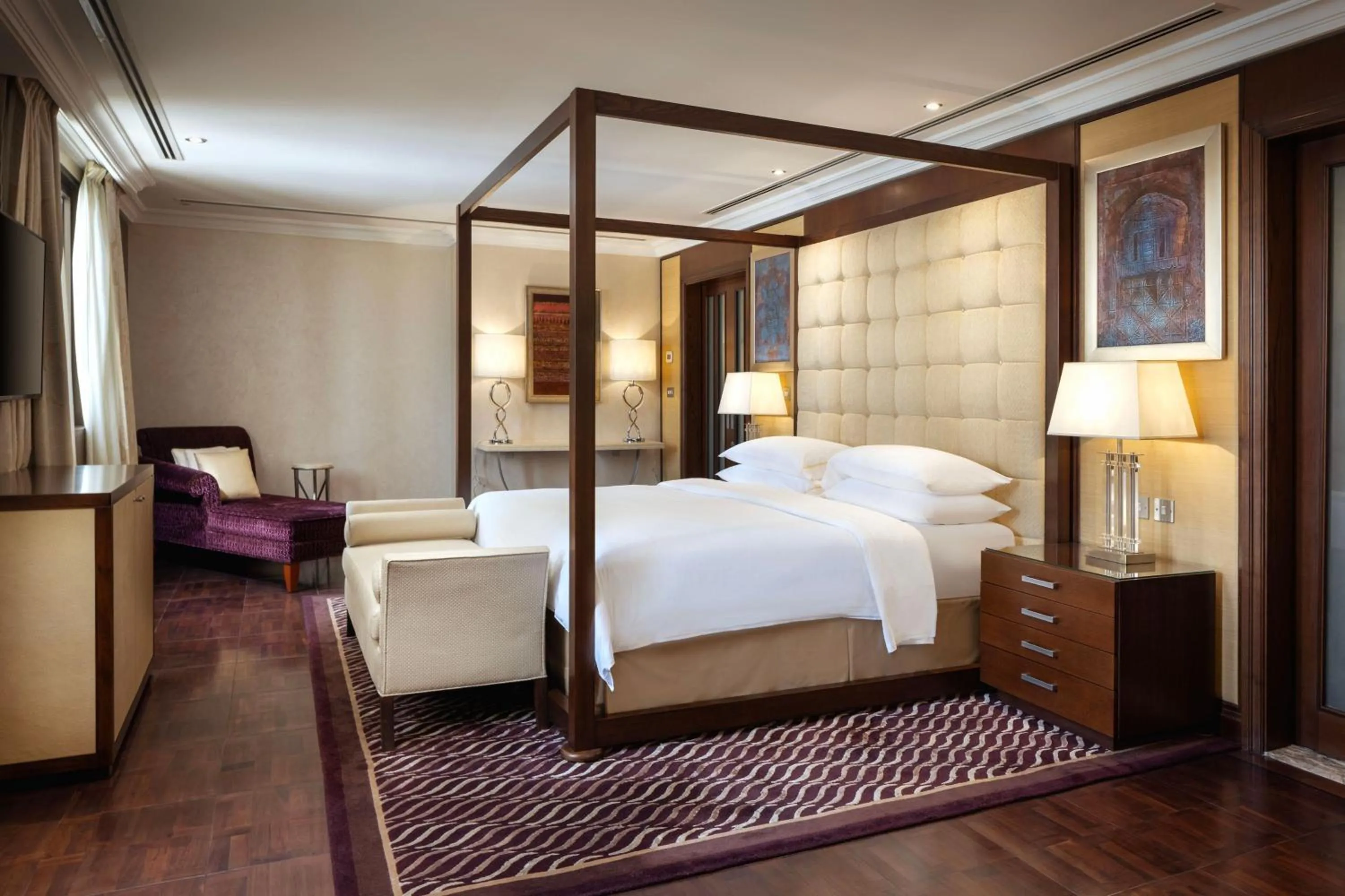 Photo of the whole room, Bed in Sheraton Oman Hotel