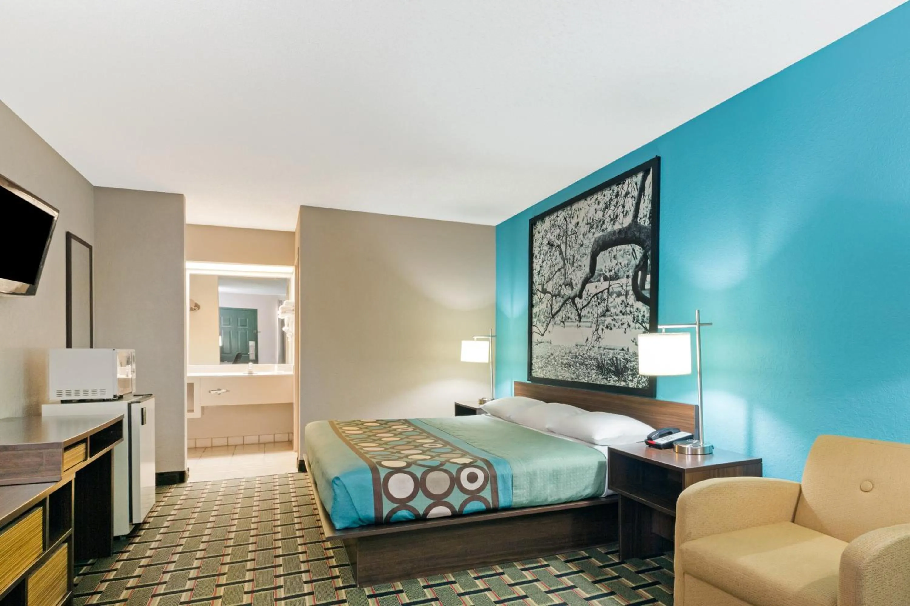 Photo of the whole room, Bed in Super 8 by Wyndham Brunswick South I-95